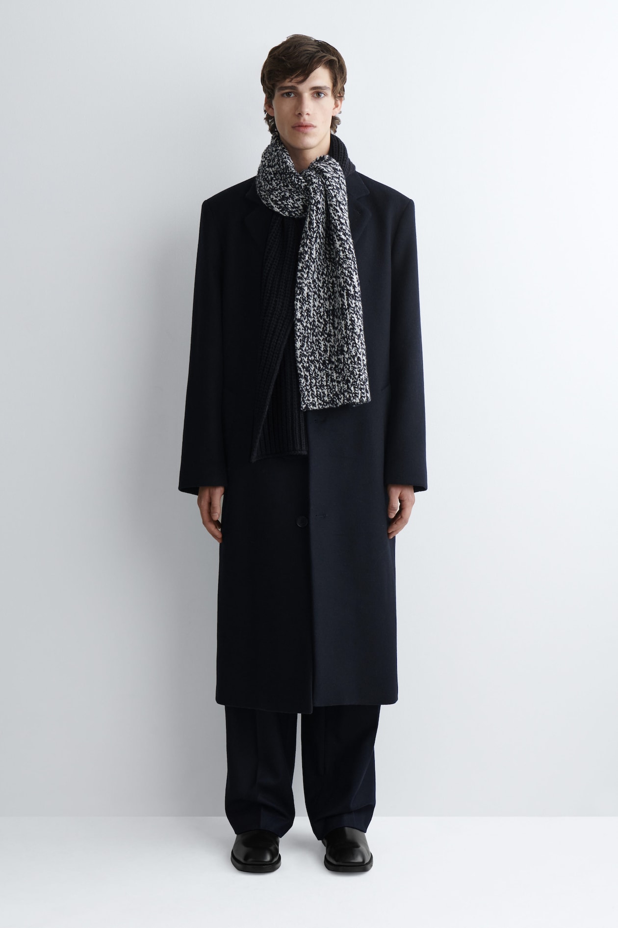 REVERSIBLE FLECKED WOOL-BLEND SCARF — NAVY / WHITE
