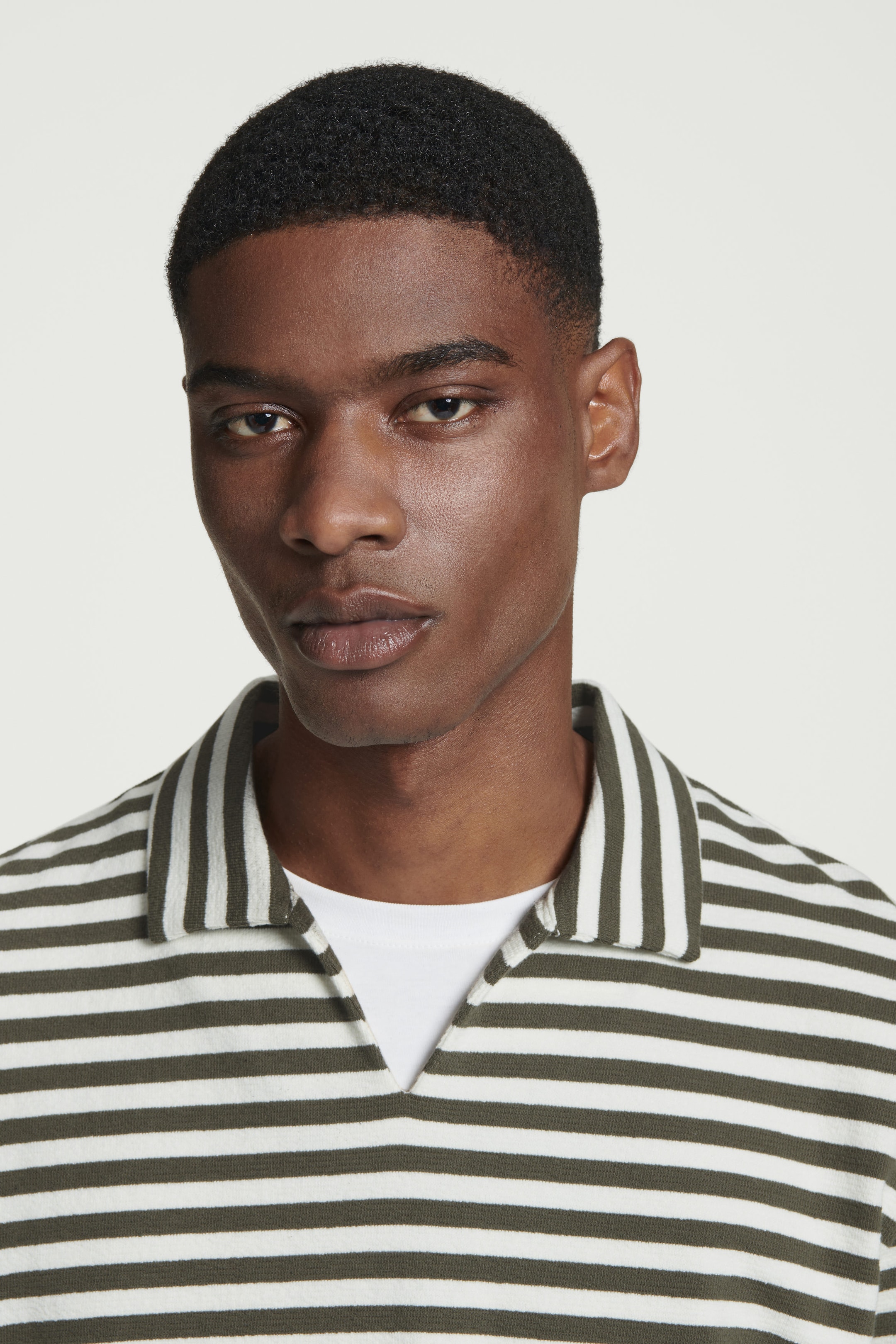 OPEN-COLLAR STRIPED TERRY POLO SHIRT