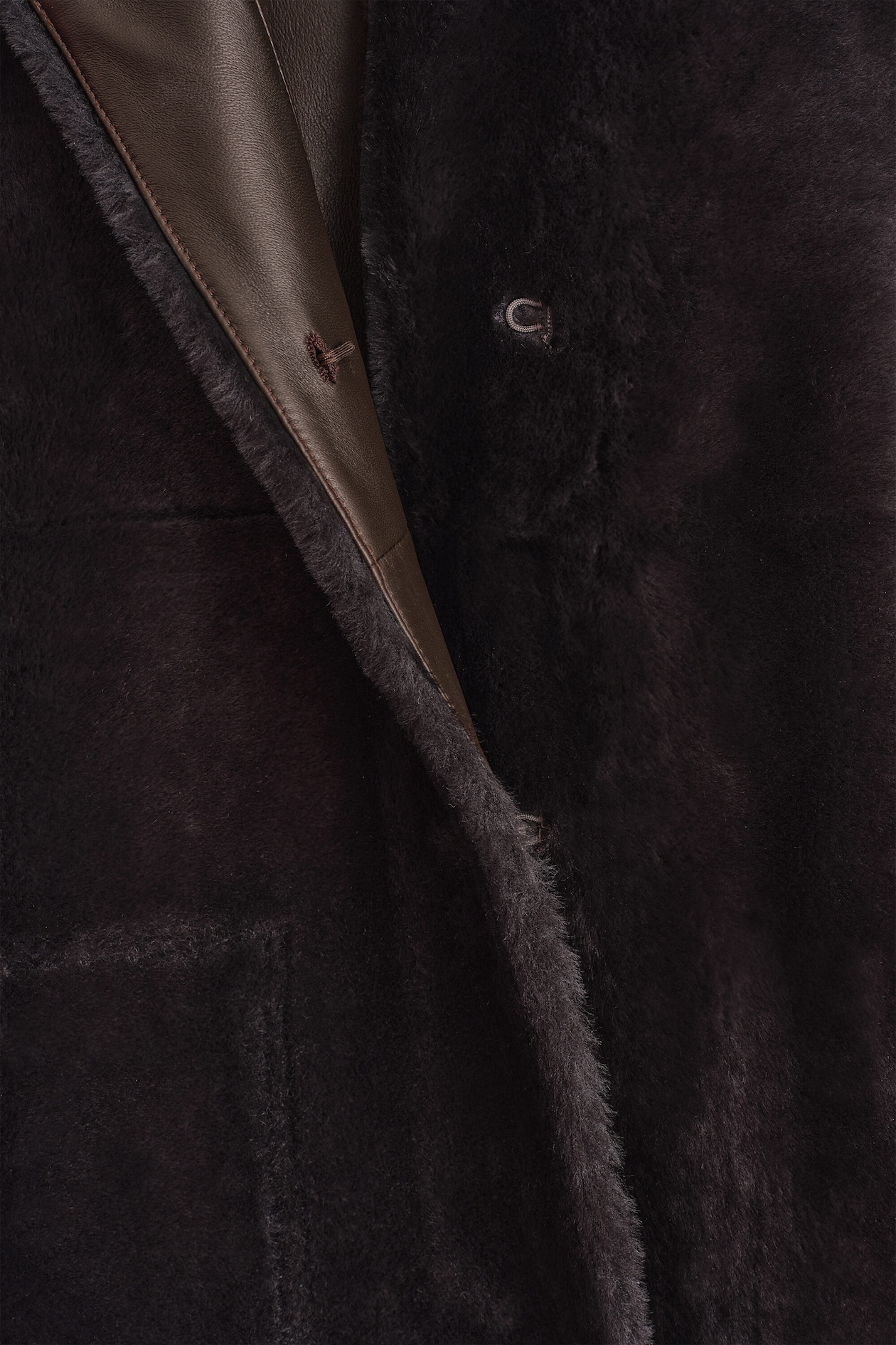 COLLARLESS SHEARLING COAT — MAHOGANY