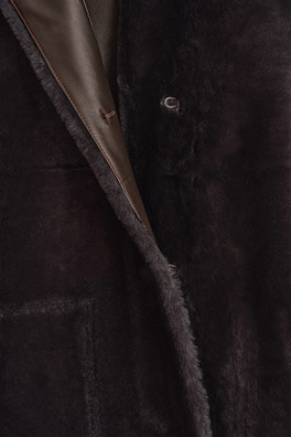 COLLARLESS SHEARLING COAT — MAHOGANY 6