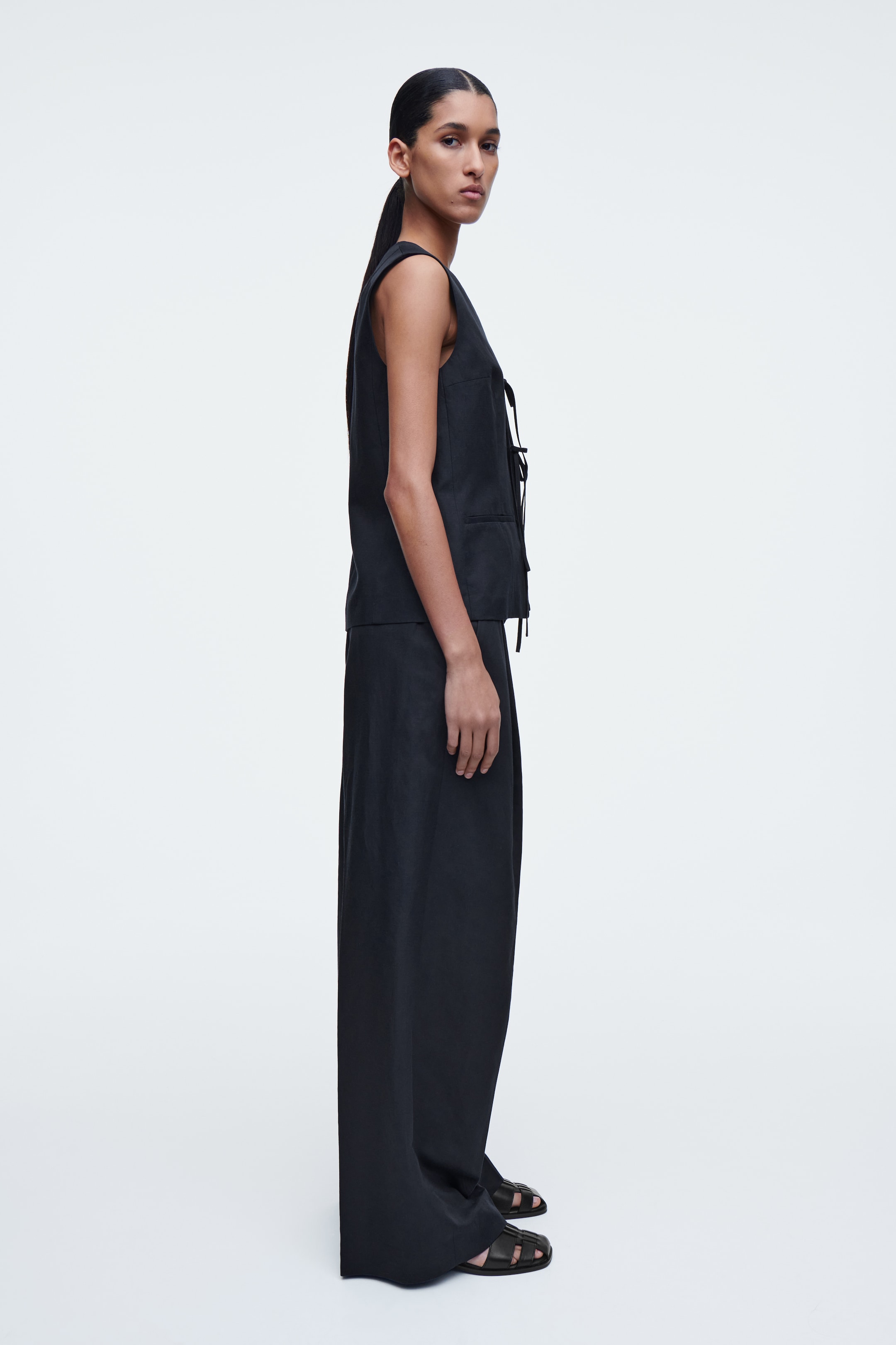 Grösseres Bild ansehen: WESTE AUS LEINEN-MIX MIT BÄNDERN - NAVYBLAU - DAMEN | H&M CH 4