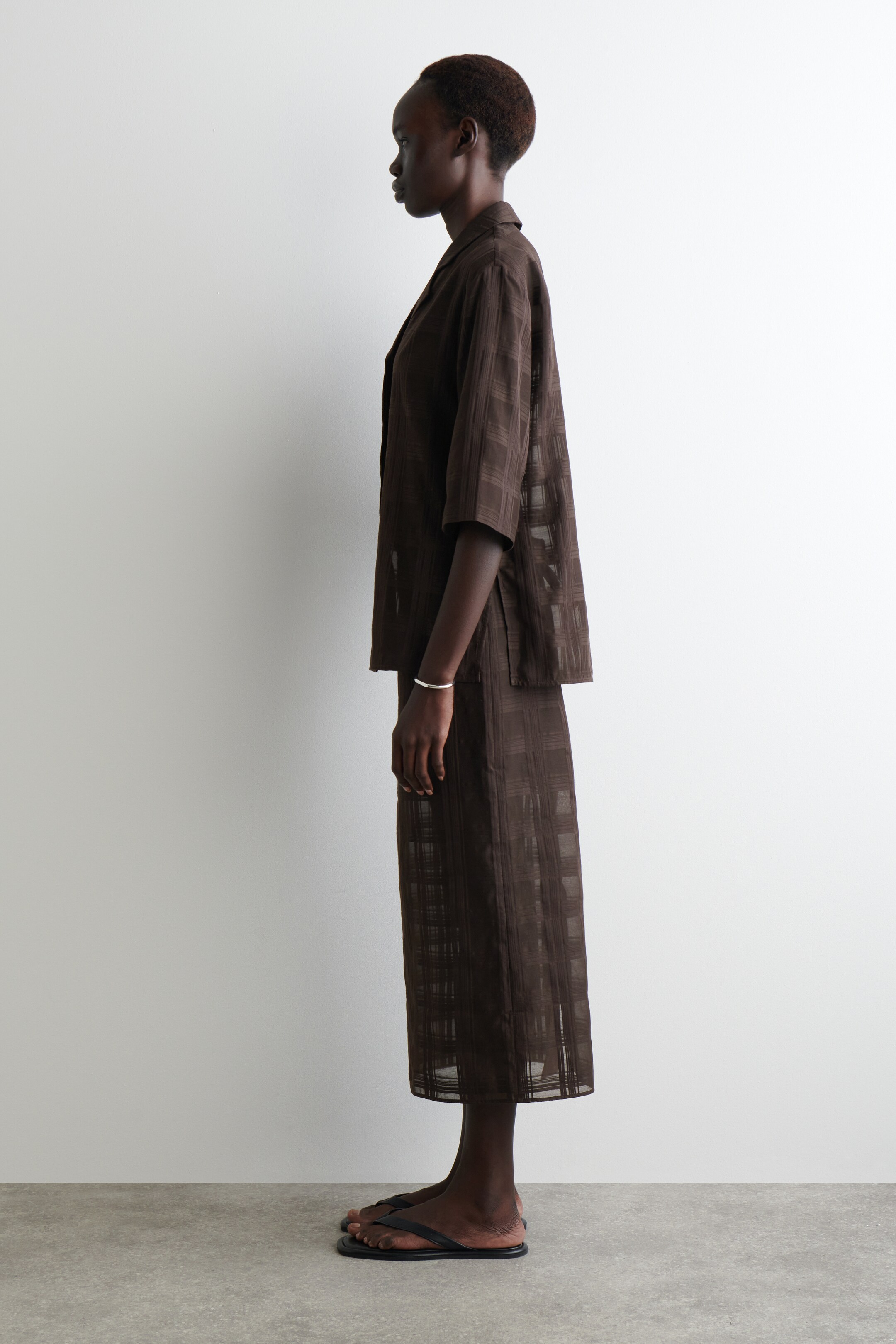 Ver imagen más grande: CAMISA DE CUADROS TRANSPARENTE - MARRÓN OSCURO - MUJER | H&M ES 4