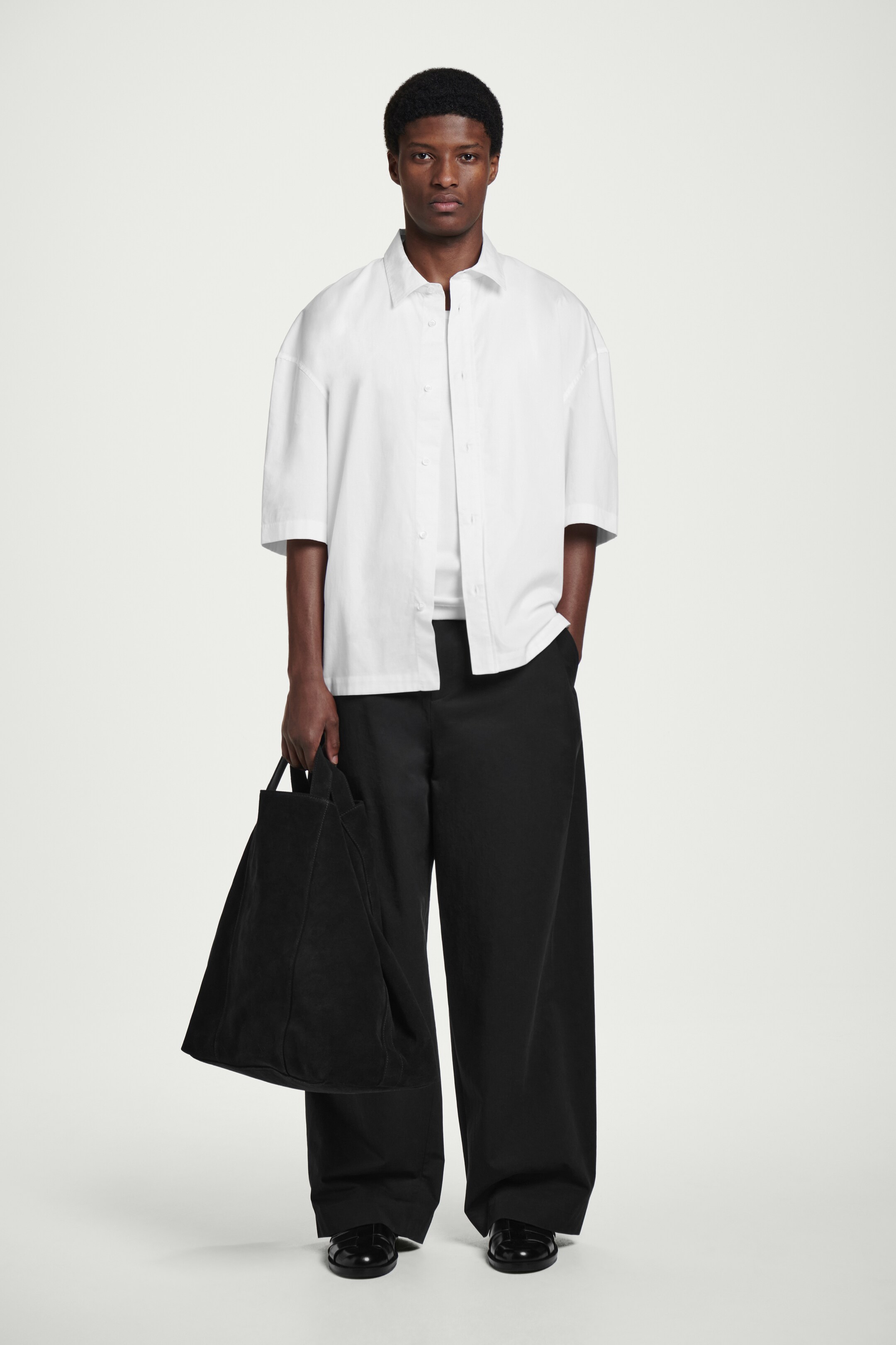 Ingrandisci l'immagine: BOXY SHORT-SLEEVED COTTON SHIRT - WHITE - UOMO | H&M CH 2