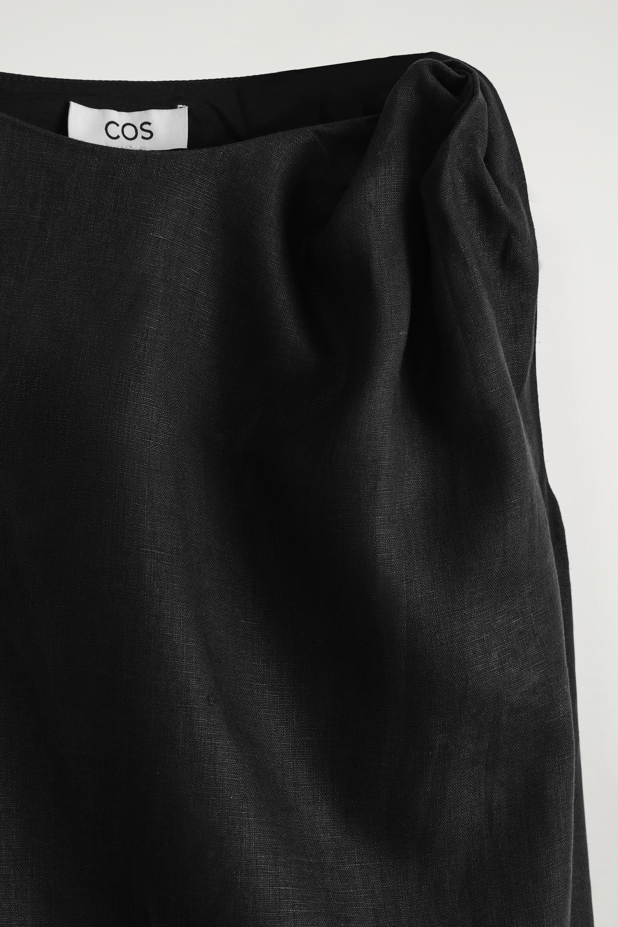 Vezi imaginea mai mare: ROCHIE MINI DIN IN CU DETALII RĂSUCITE - NEGRU - FEMEI | H&M RO 5