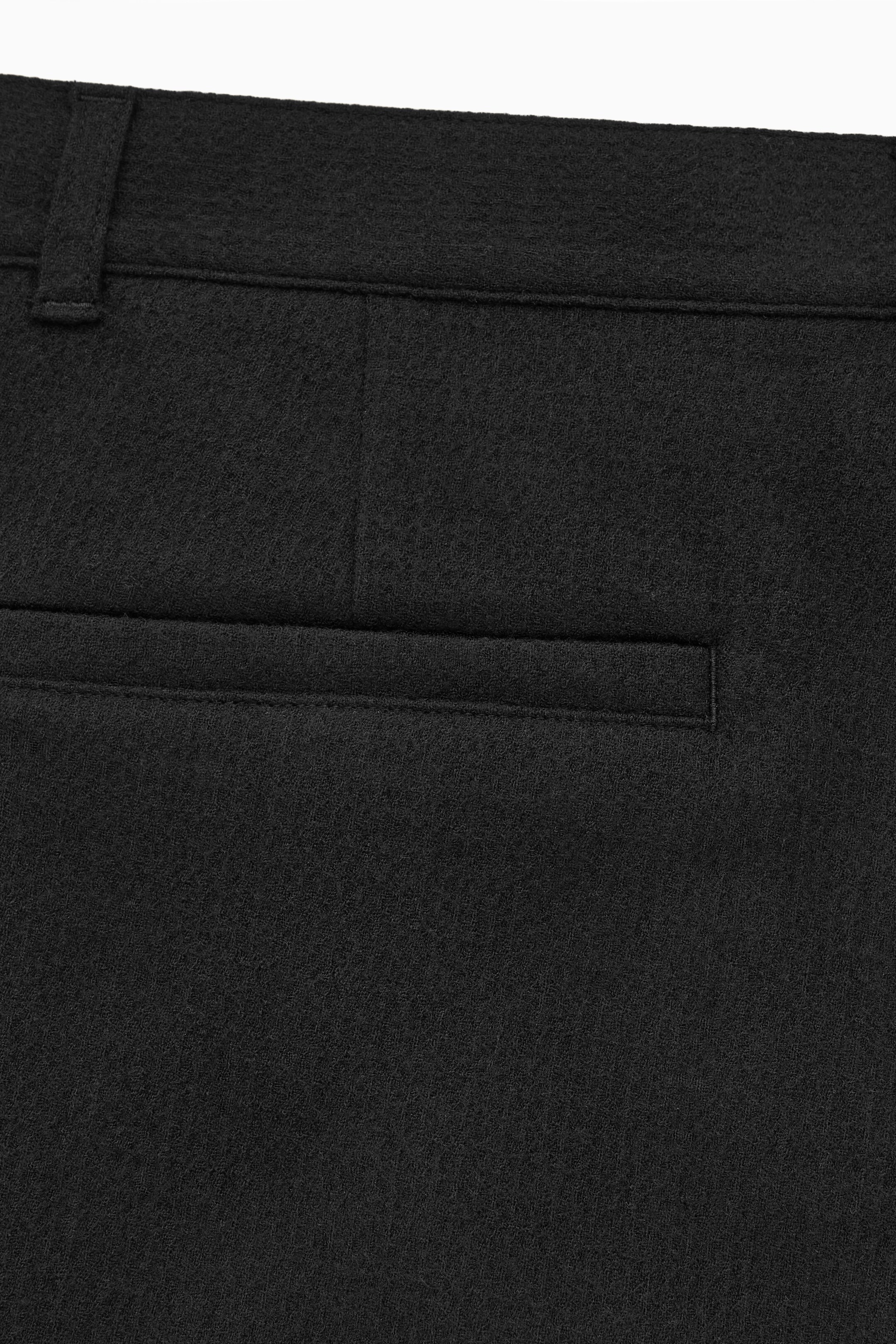Ver imagem maior: TAPERED WOOL CHINOS - BLACK - HOMEM | H&M PT 2