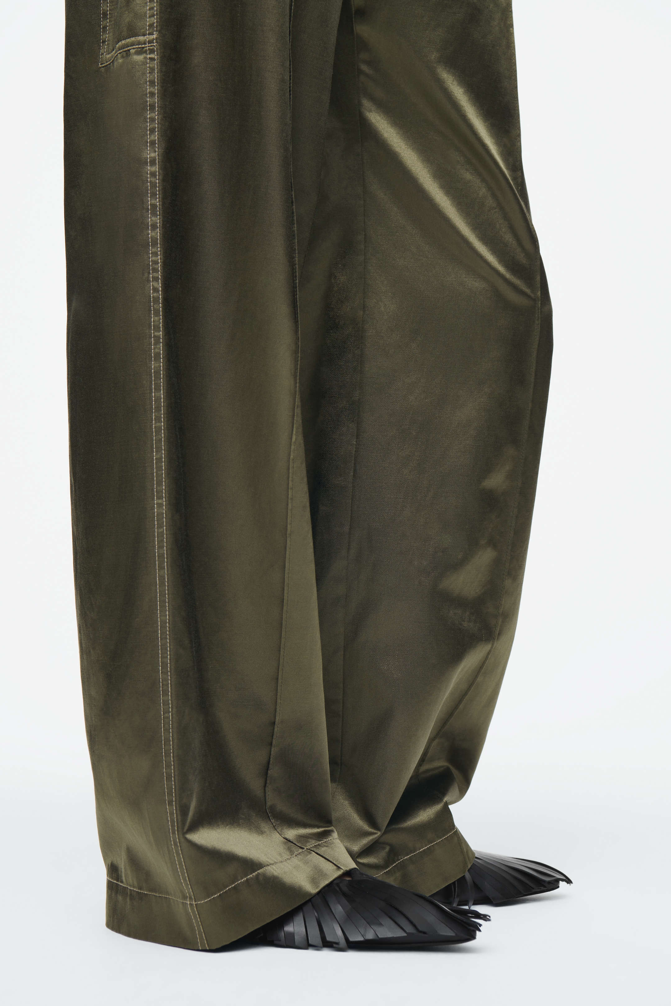 Agrandir l'image: PANTALON WORKWEAR SATINÉ À PLIS PIQUÉS - KAKI - FEMME | H&M CH 3