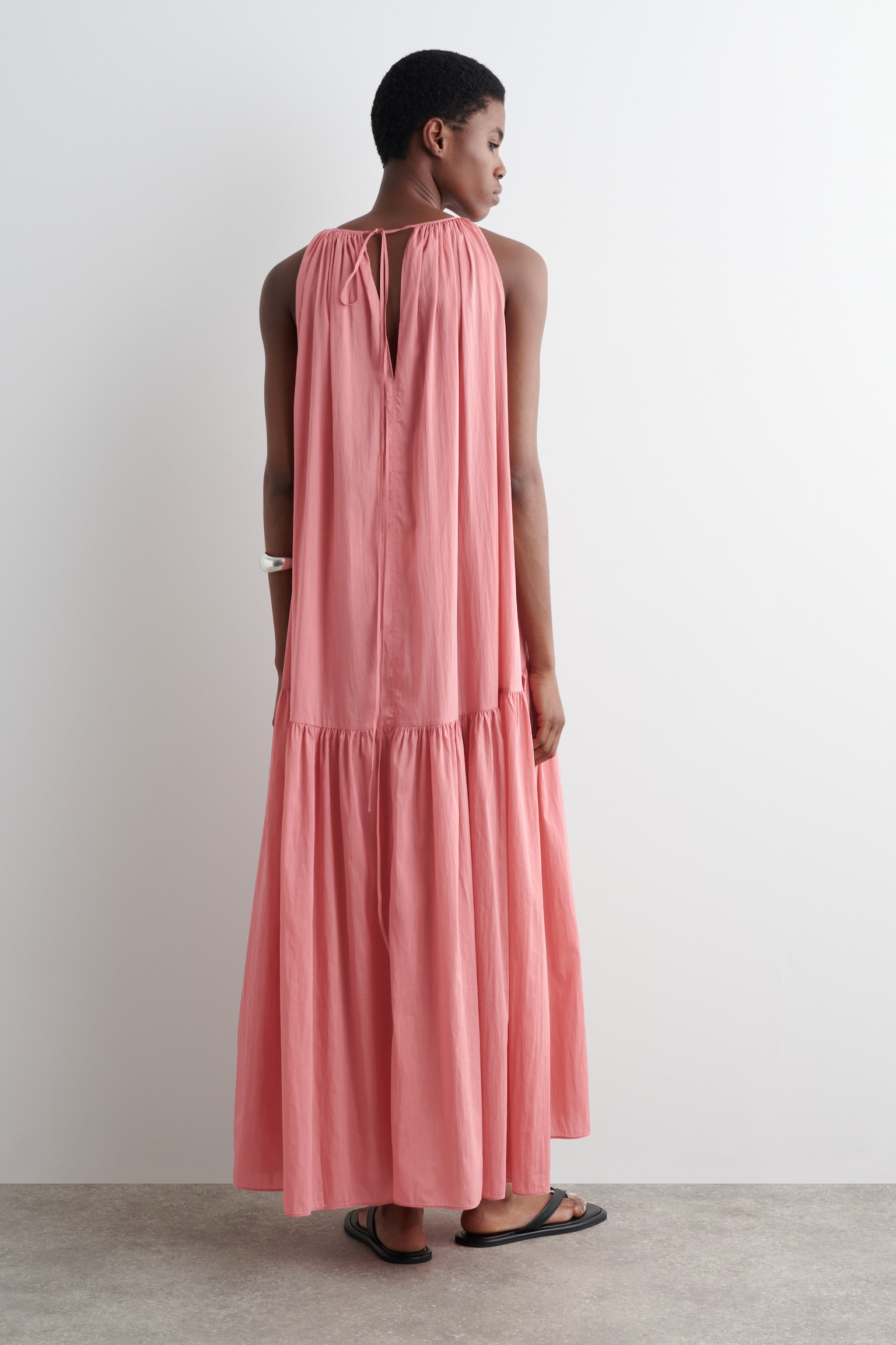 VESTIDO LARGO CON CUELLO HALTER FRUNCIDO - ROSA/BEIGE/AZUL MARINO - 3