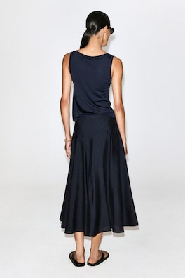 BUTTON-DETAIL FLUID MIDI SKIRT — NAVY 5
