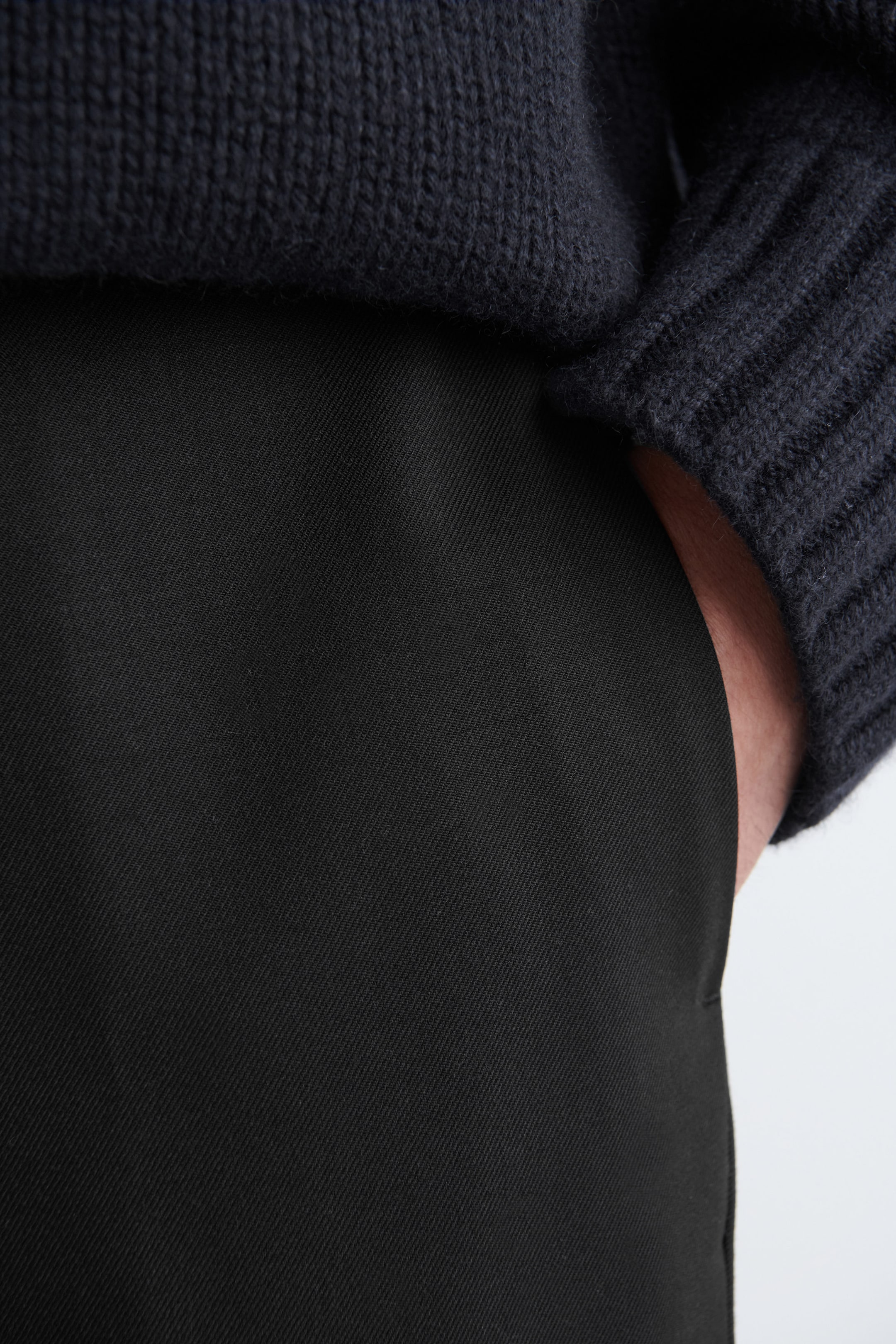 WOOL SLIM PANTS