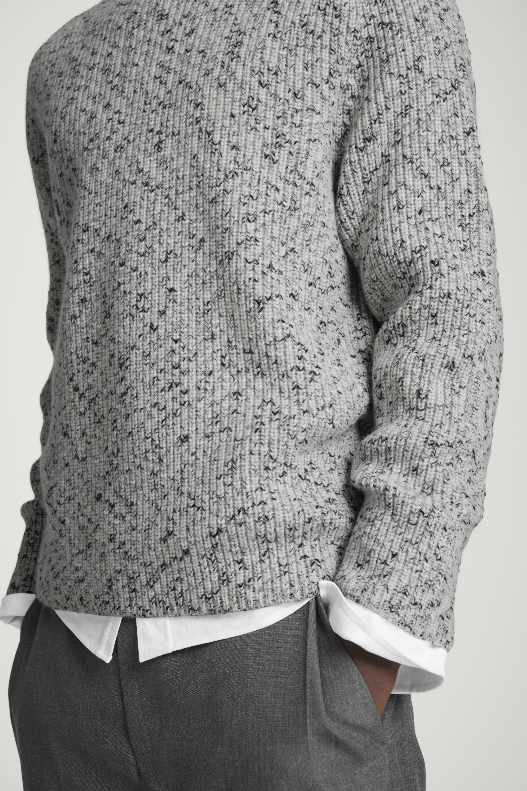 Grösseres Bild ansehen: WOLLPULLOVER AUS VERZWIRNTER WOLLE - Hellgrau - HERREN | H&M CH 2