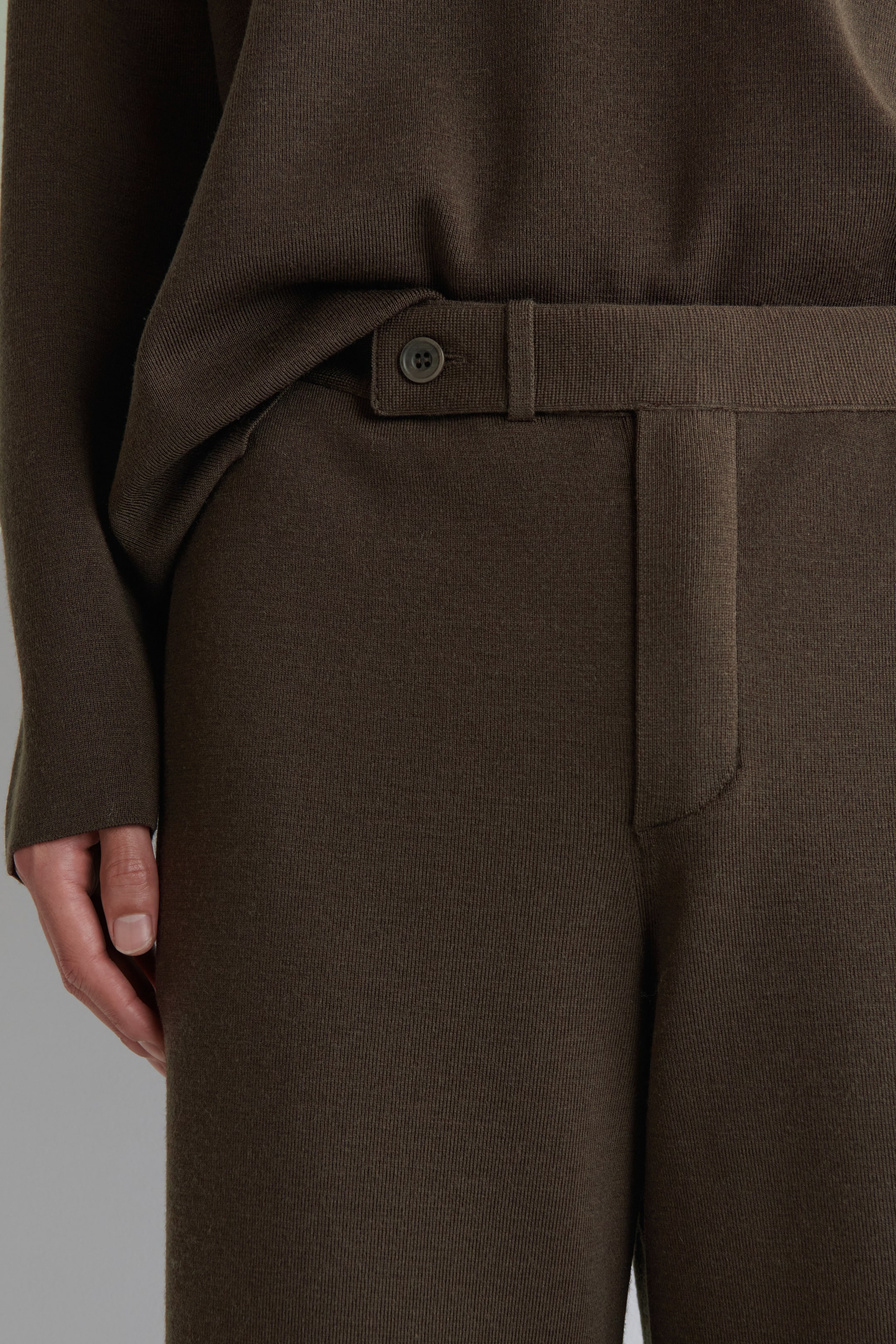 Visualizza immagine più grande: PANTALONI A GAMBA DRITTA IN LANA - MARRONE SCURO - UOMO | H&M IT 4