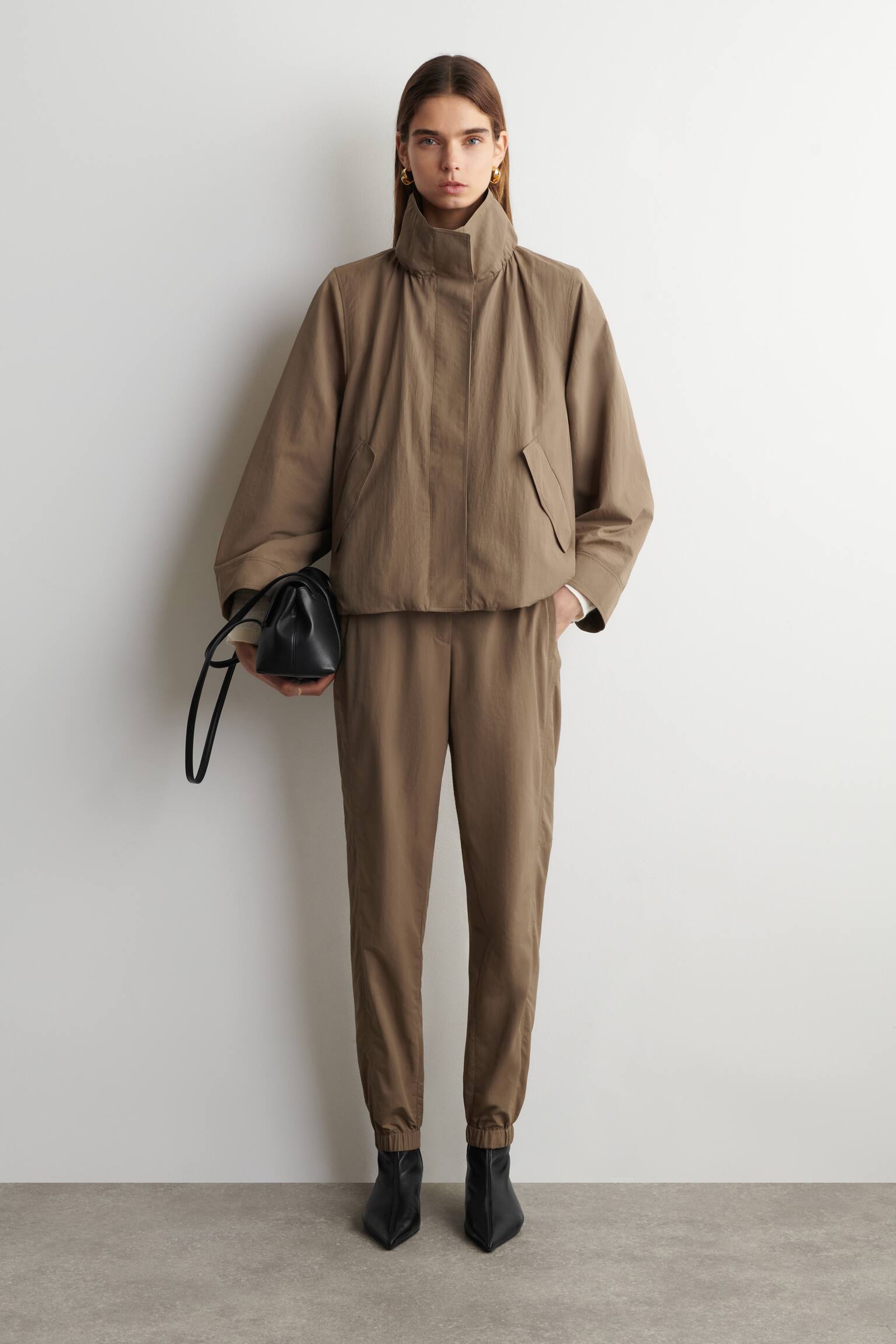 ΜΠΟΥΦΑΝ ΜΕ ΛΑΙΜΟΚΟΨΗ ΧΩΡΙΣ ΚΟΥΚΟΥΛΑ ΑΠΟ ΝΑΪΛΟΝ - ΜΠΕΖ/ΚΡΕΜ/ΜΑΥΡΟ - 6