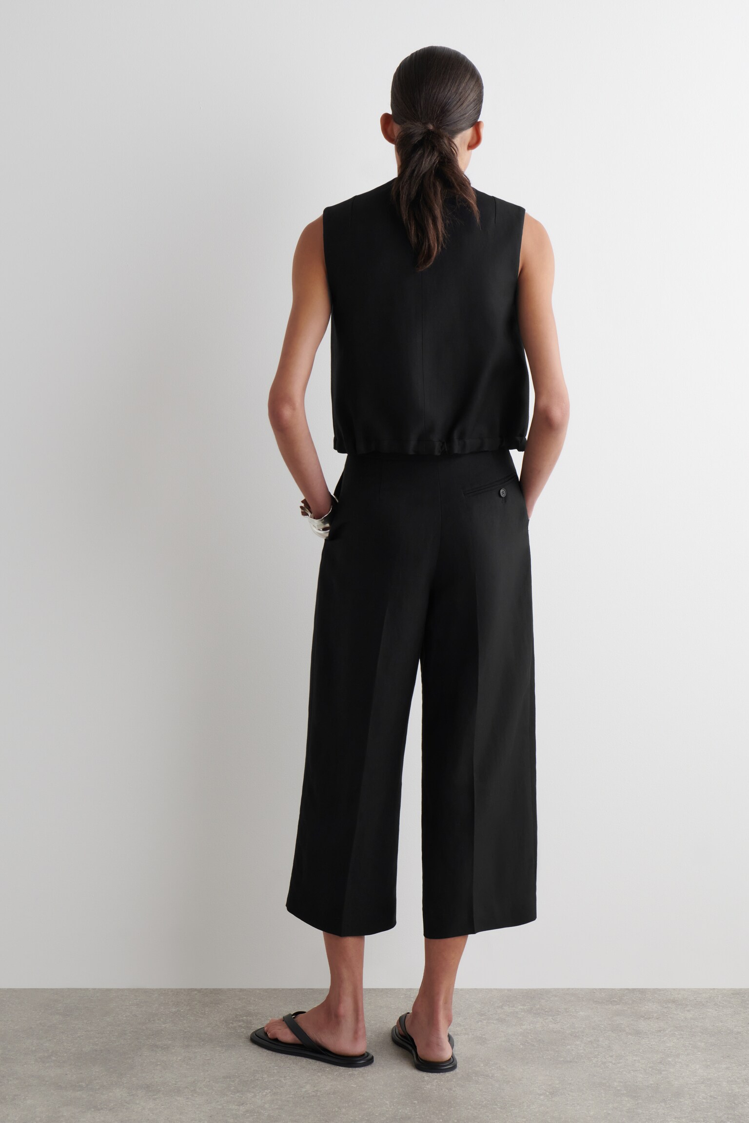 PANTALÓN RECTO CROP EN MEZCLA DE LINO - NEGRO - 5