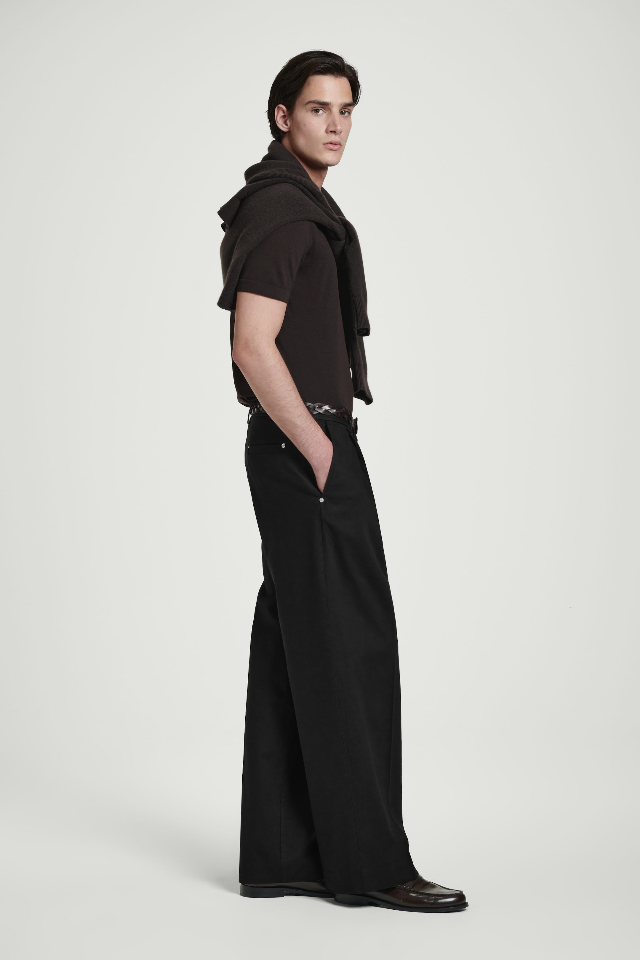 PLEATED WIDE-LEG DENIM TROUSERS