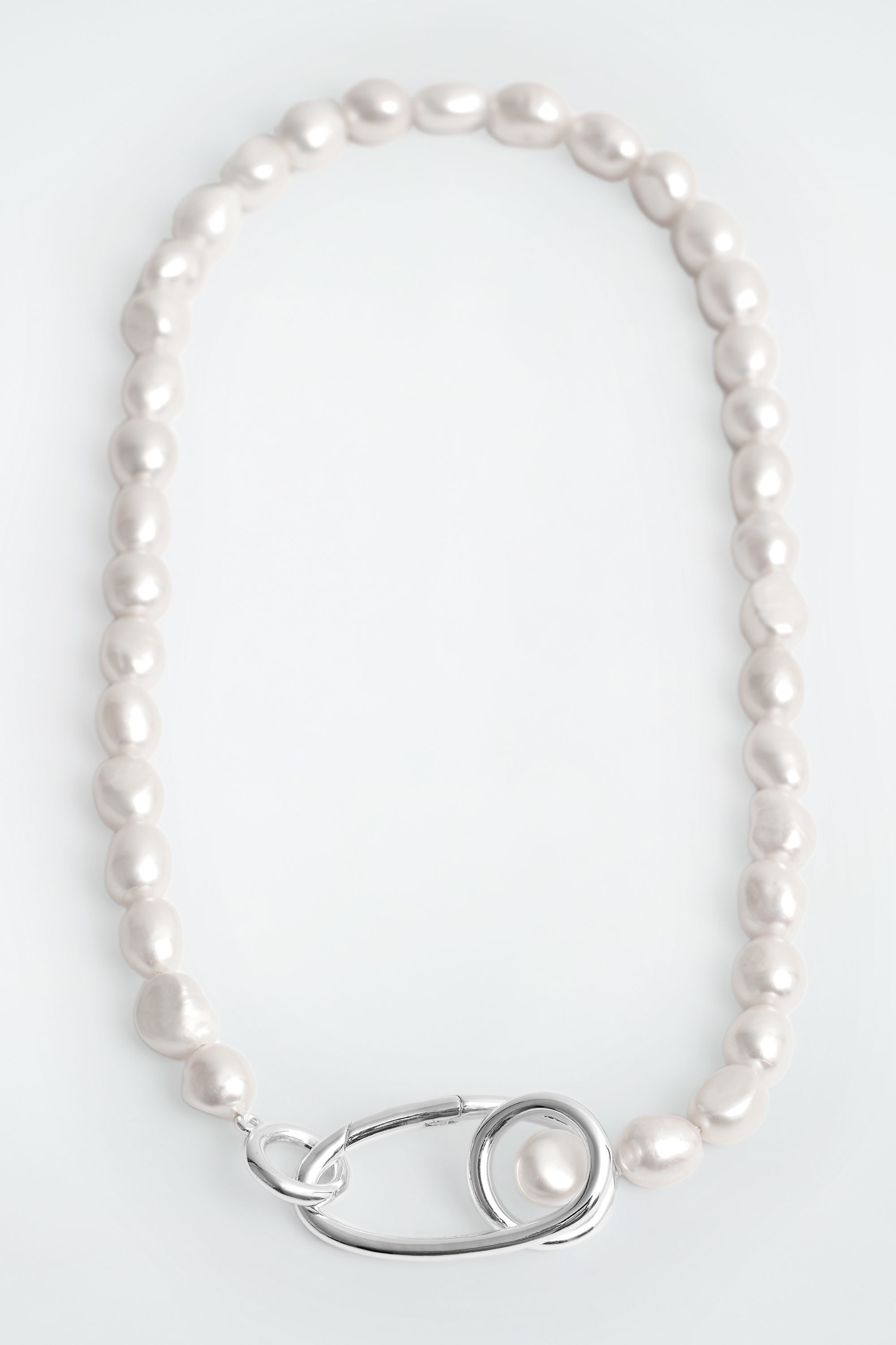 COILED FRESHWATER PEARL NECKLACE - SILVER / PEARL | COS