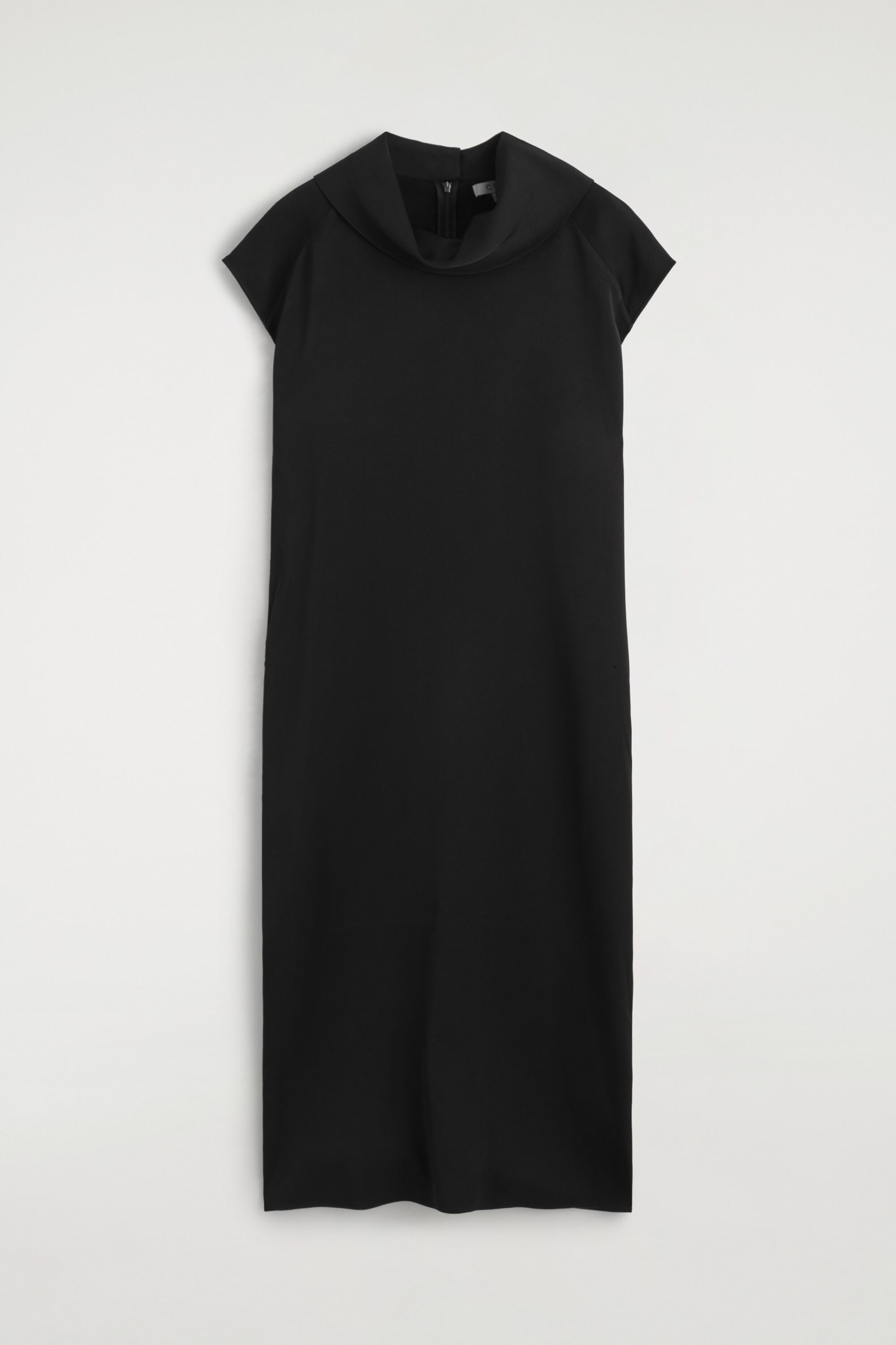 MIDIKLEID AUS CRÊPE MIT WASSERFALLKRAGEN