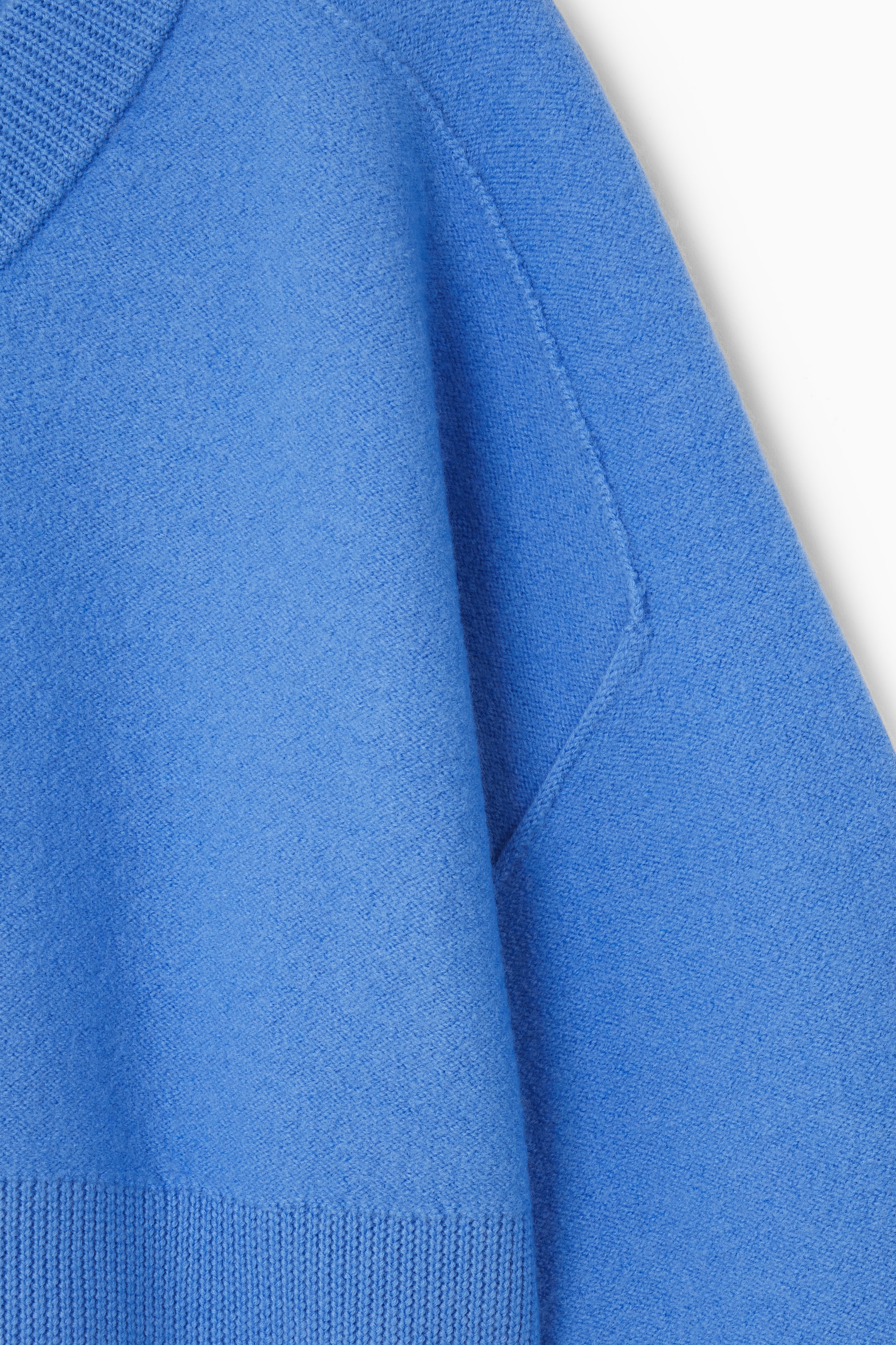 Grösseres Bild ansehen: VERKÜRZTER WOLLPULLOVER MIT V-AUSSCHNITT - HIMMELBLAU - DAMEN | H&M CH 2
