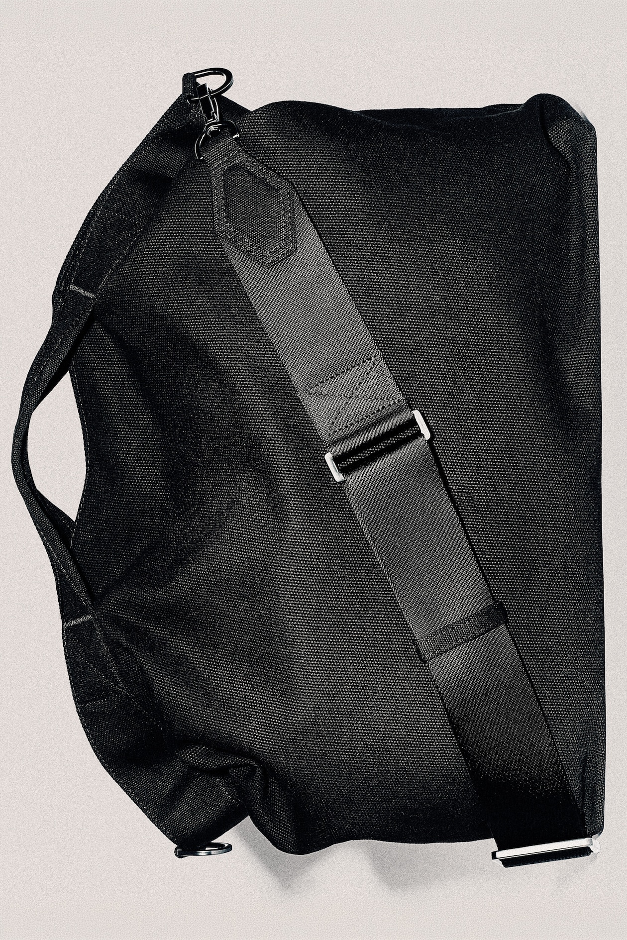 PURSUIT MESSENGER BAG - CANVAS — BLACK