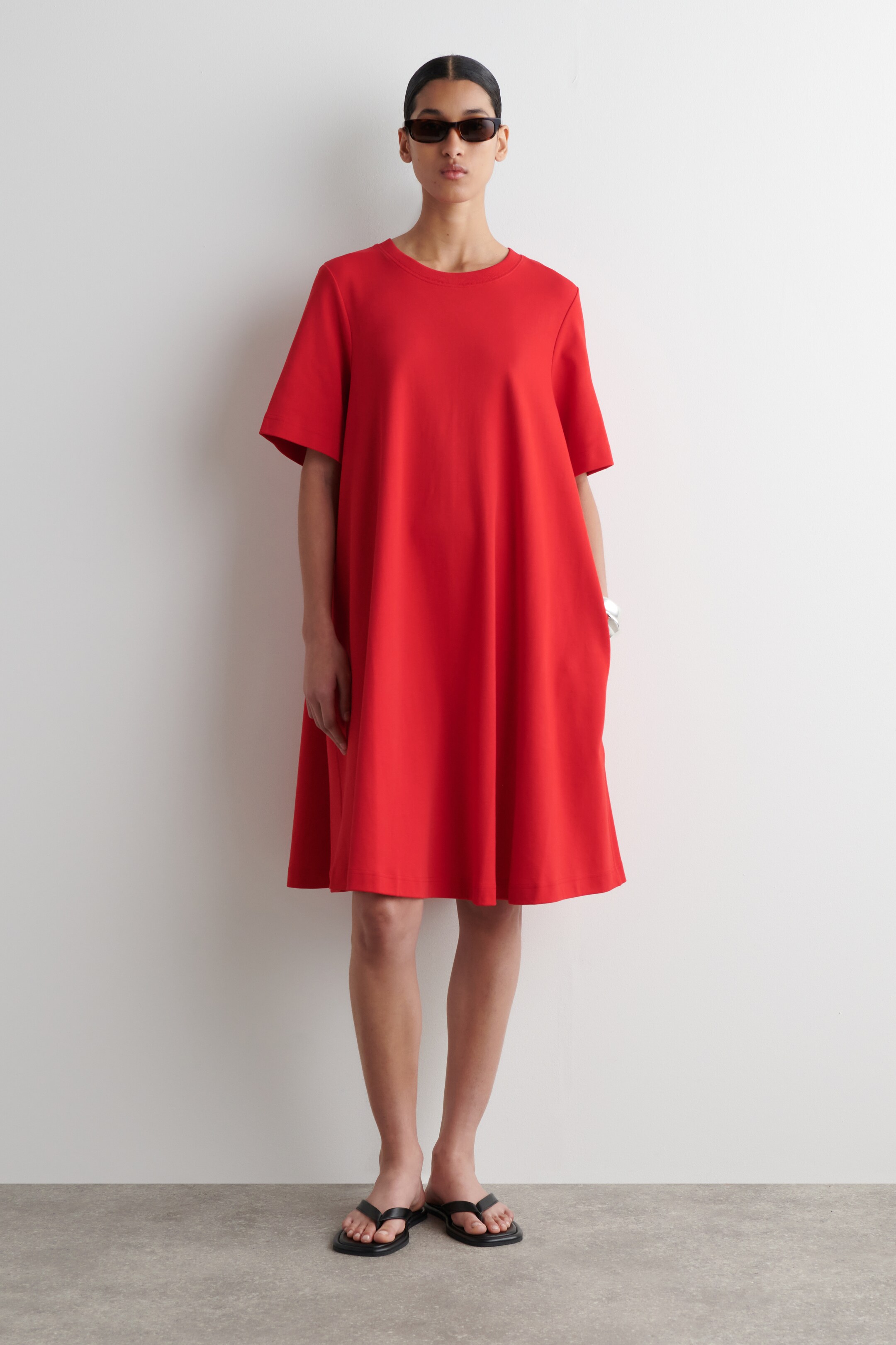 Vezi imaginea mai mare: ROCHIE TRICOU MINI ÎN LINIE A - ROȘU - FEMEI | H&M RO 1