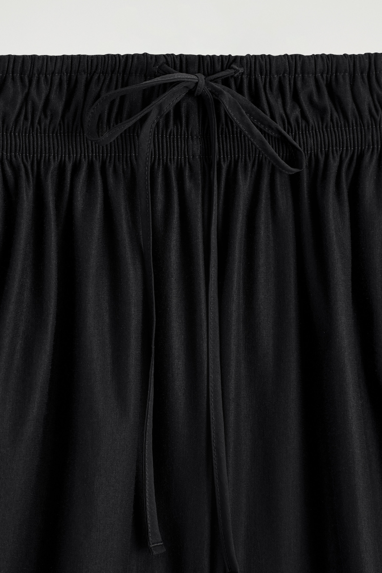RUCHED-WAIST SHORTS — BLACK