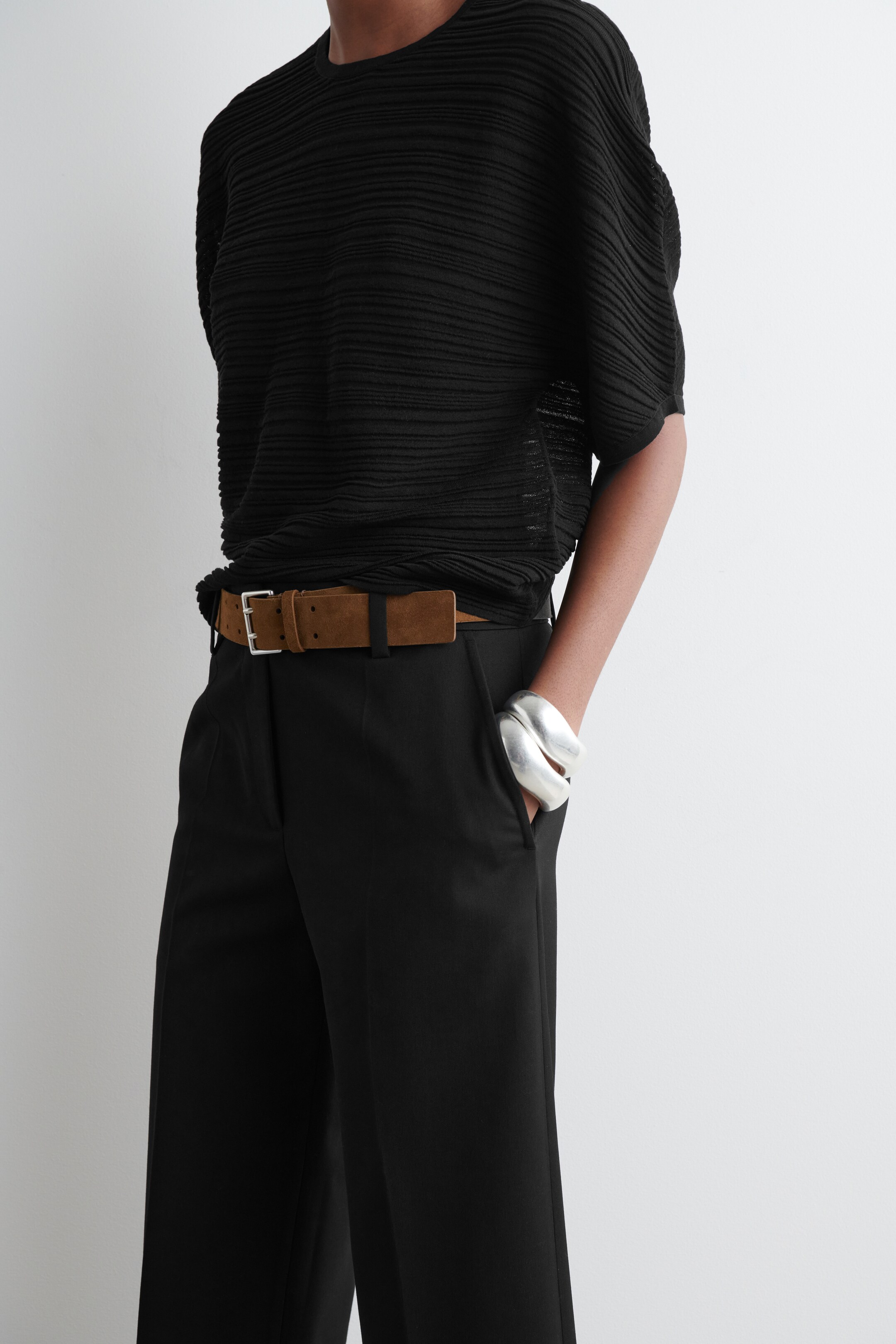 Visualizza immagine più grande: PANTALONE CAPRI IN MISTO LANA - NERO - DONNA | H&M IT 3