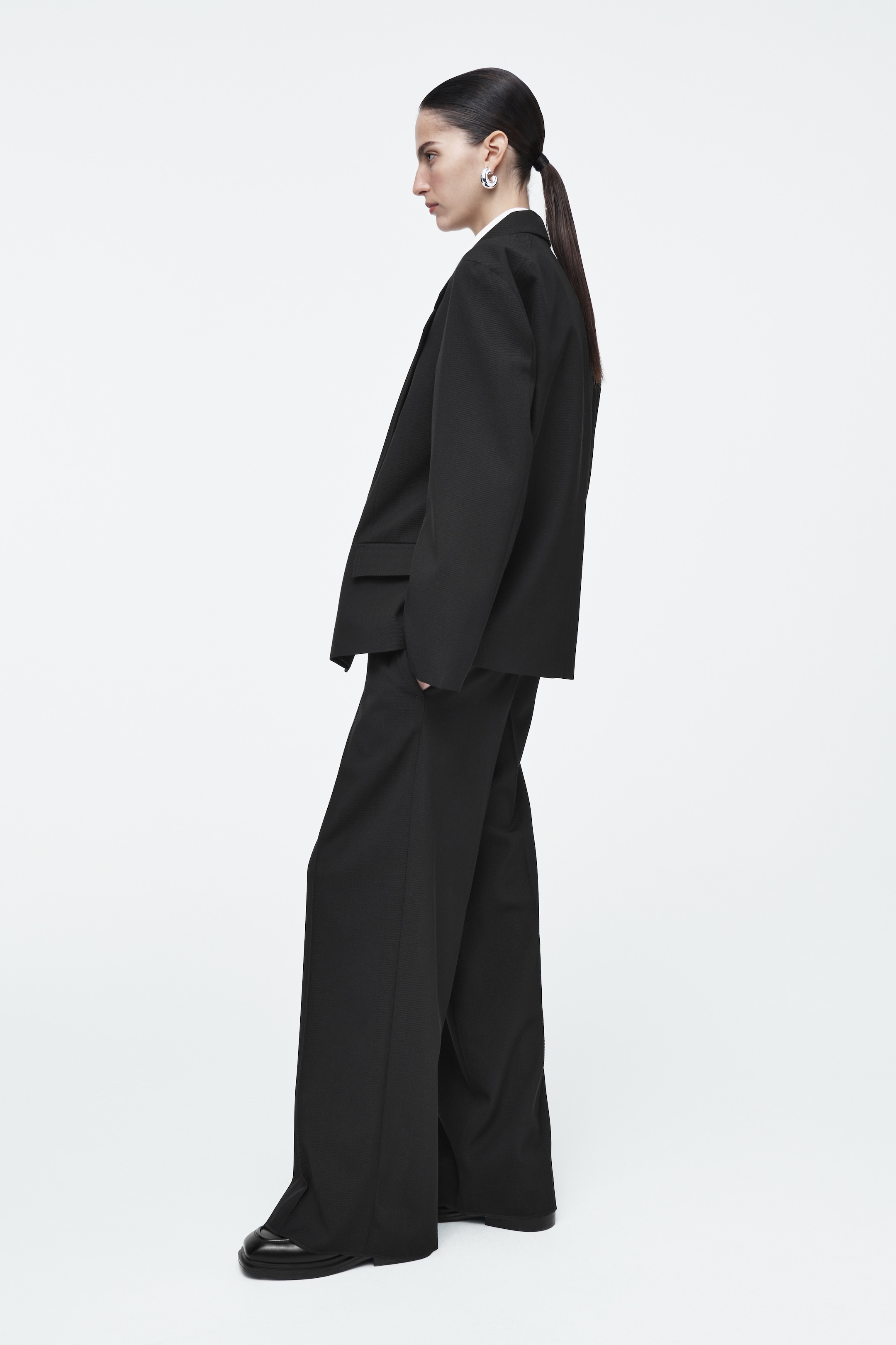 Grösseres Bild ansehen: OVERSIZED-BLAZER MIT MARKANTER SCHULTERPARTIE - SCHWARZ - DAMEN | H&M CH 4