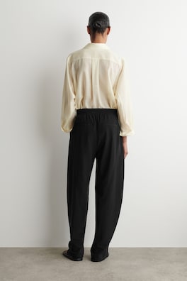 PANELED ELASTICATED BARREL-LEG PANTS — BLACK 4