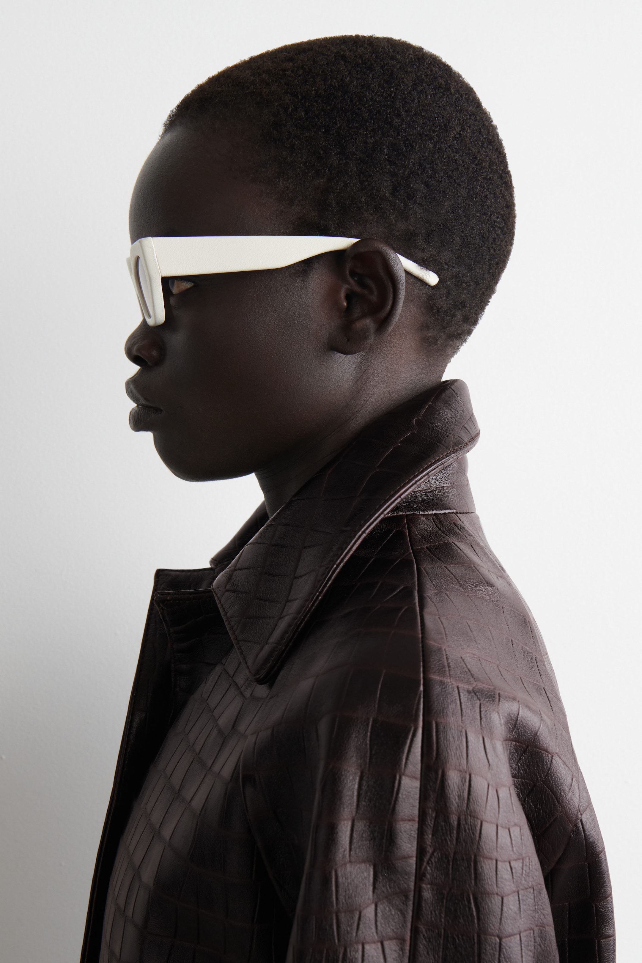 LEATHER CAT-EYE SUNGLASSES