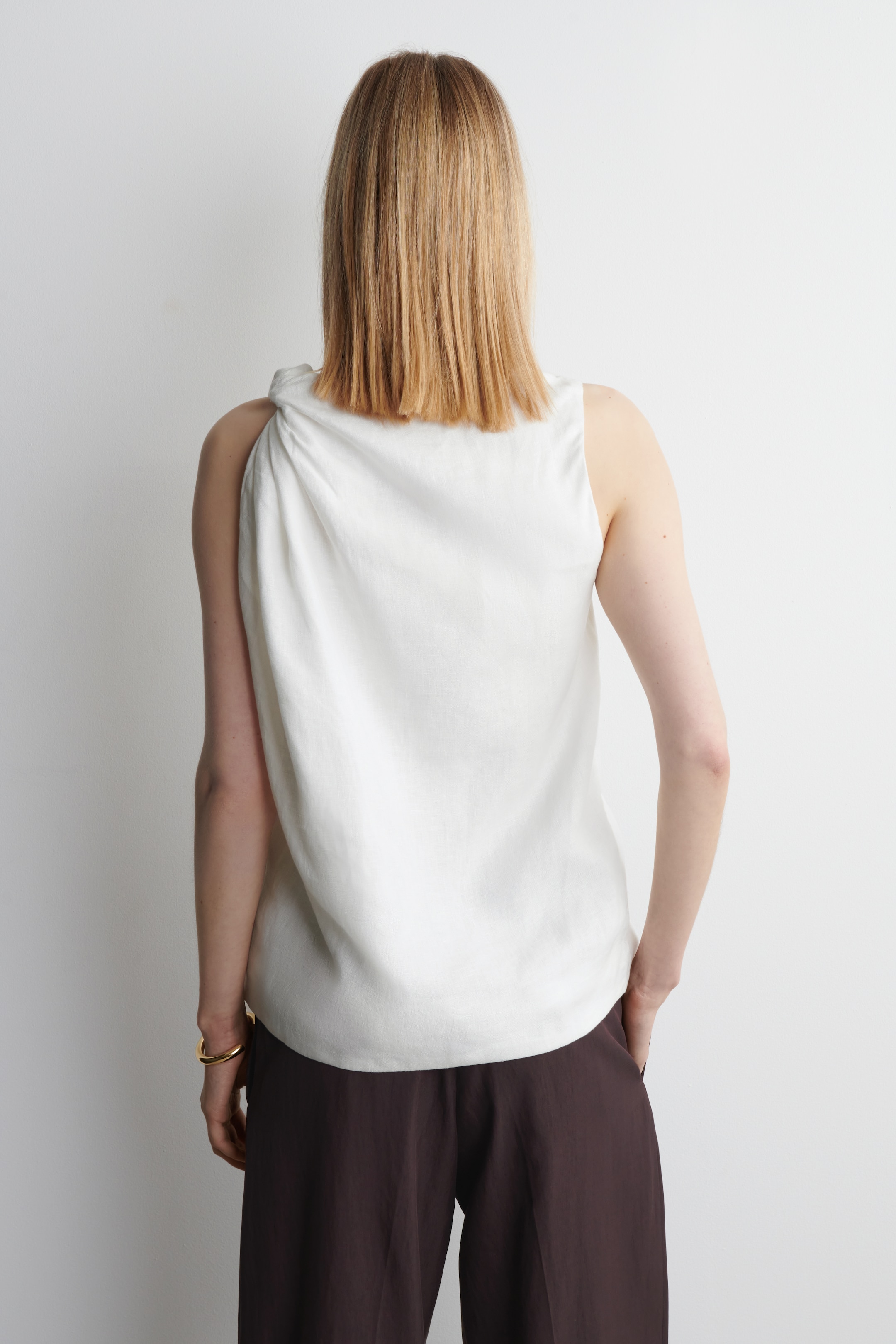 Преглед на по-голямо изображение: TWISTED-DETAIL LINEN TOP - БЯЛО - ЖЕНИ | H&M BG 4