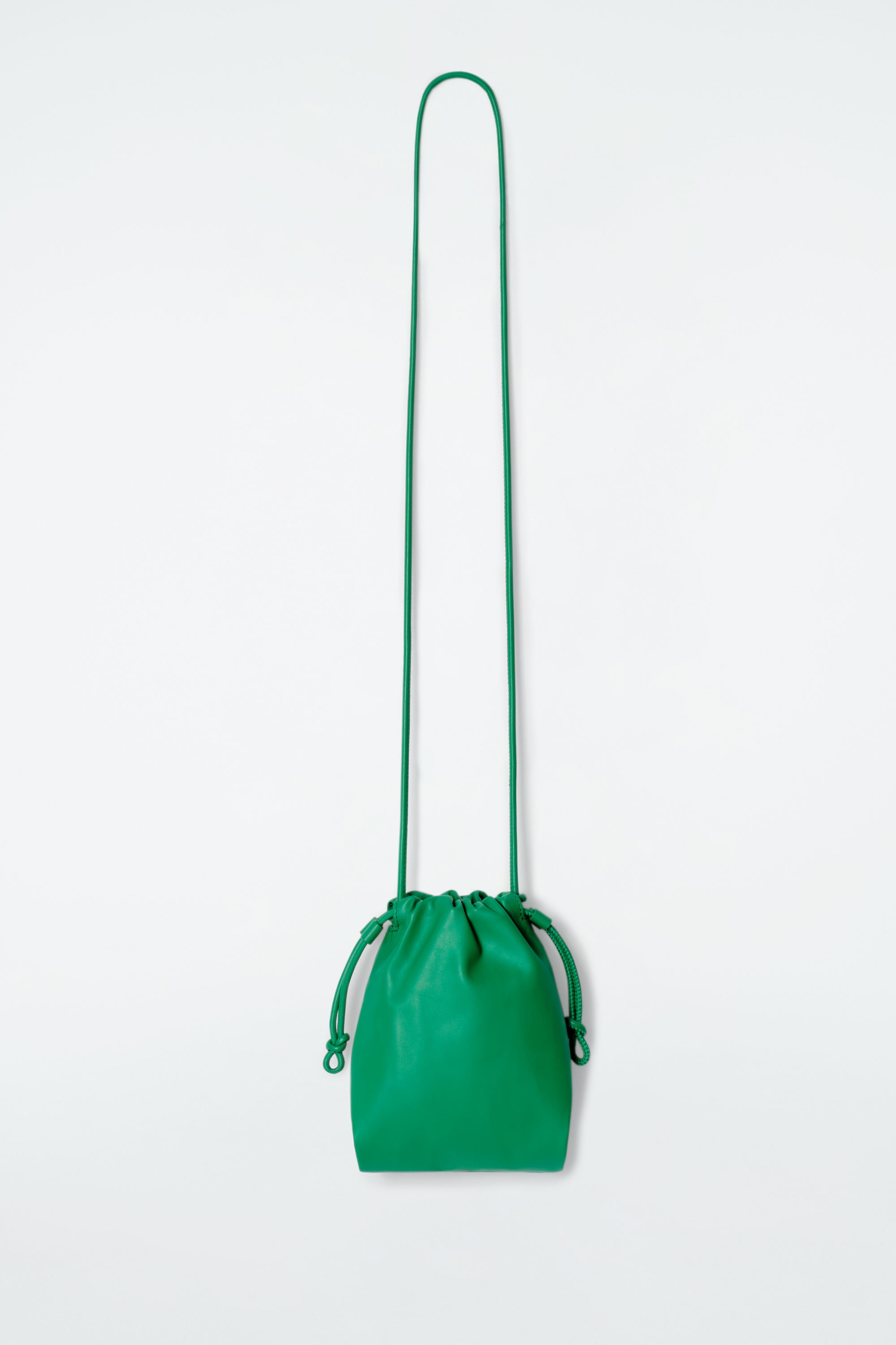 ☆人気☆【COS】☆GATHERED LEATHER SHOULDER BAG☆LIGHT BLUE☆ GATHERED SHOULDER BAG - LEATHER - LIGHT BLUE | COS