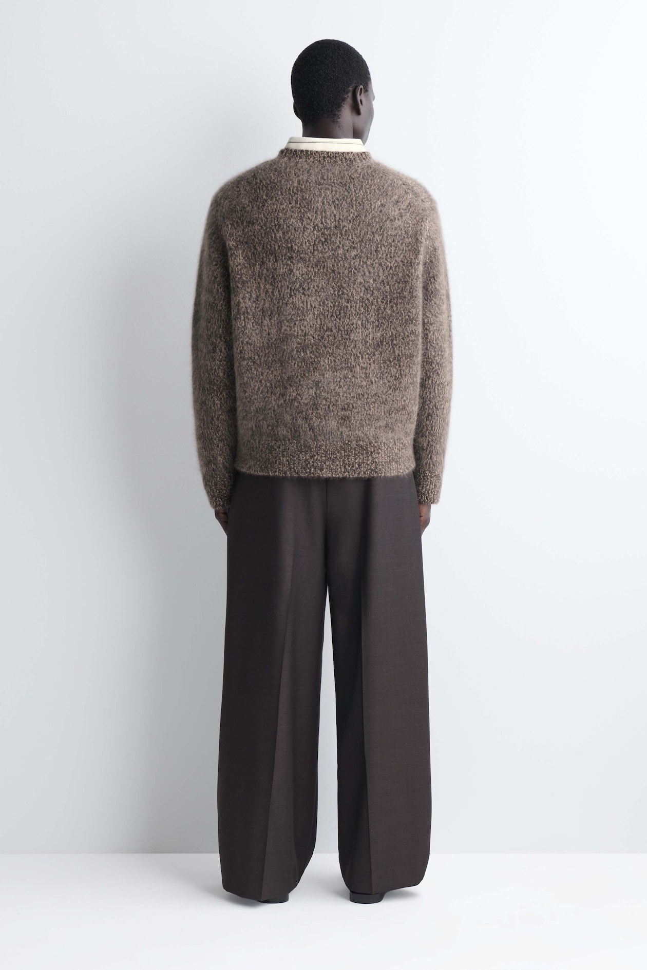 TWO-TONE BRUSHED PURE CASHMERE CREW-NECK SWEATER — MOCHA MÉLANGE
