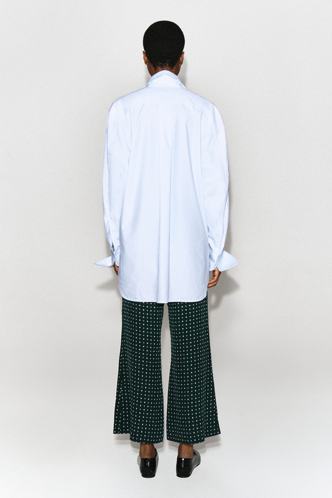 GEOMETRIC-PRINT CROPPED FLARED PANTS — GREEN / PRINTED