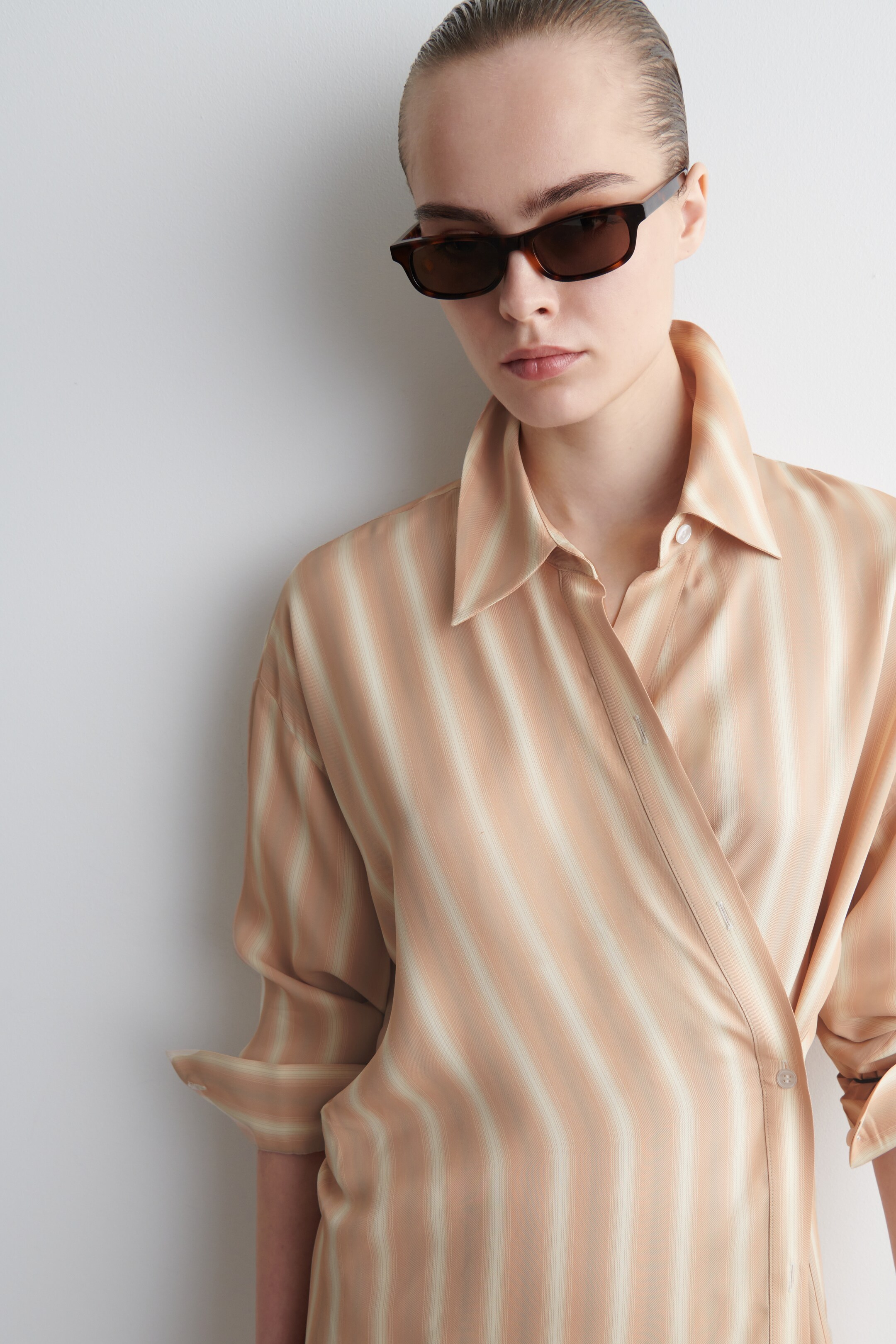Visualizza immagine più grande: CHEMISIER MIDI A PORTAFOGLIO - ROSA / RIGHE - DONNA | H&M IT 2