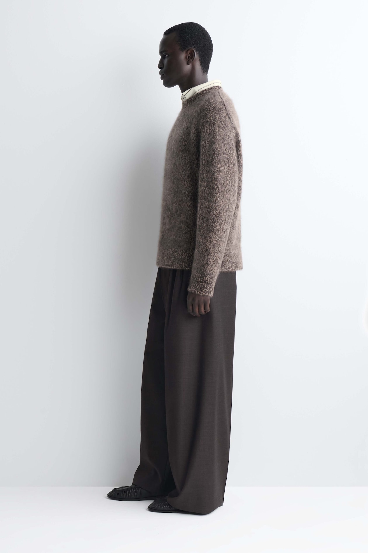 TWO-TONE BRUSHED PURE CASHMERE CREW-NECK SWEATER — MOCHA MÉLANGE