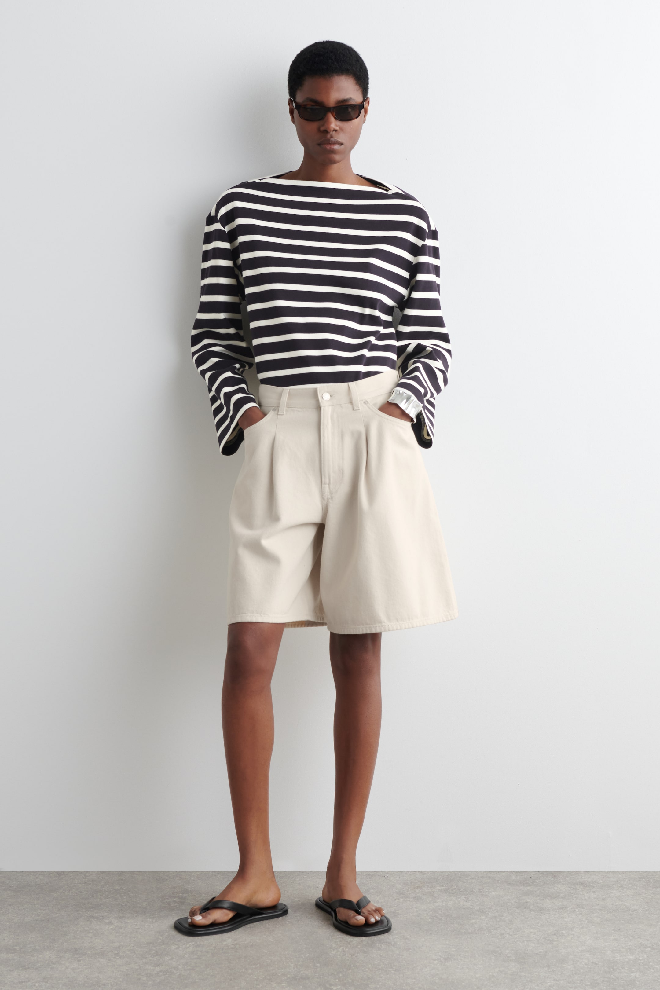Grotere afbeelding bekijken: GESTREEPTE BOOTHALS TOP - MARINE / GESTREEPT - DAMES | H&M NL 2