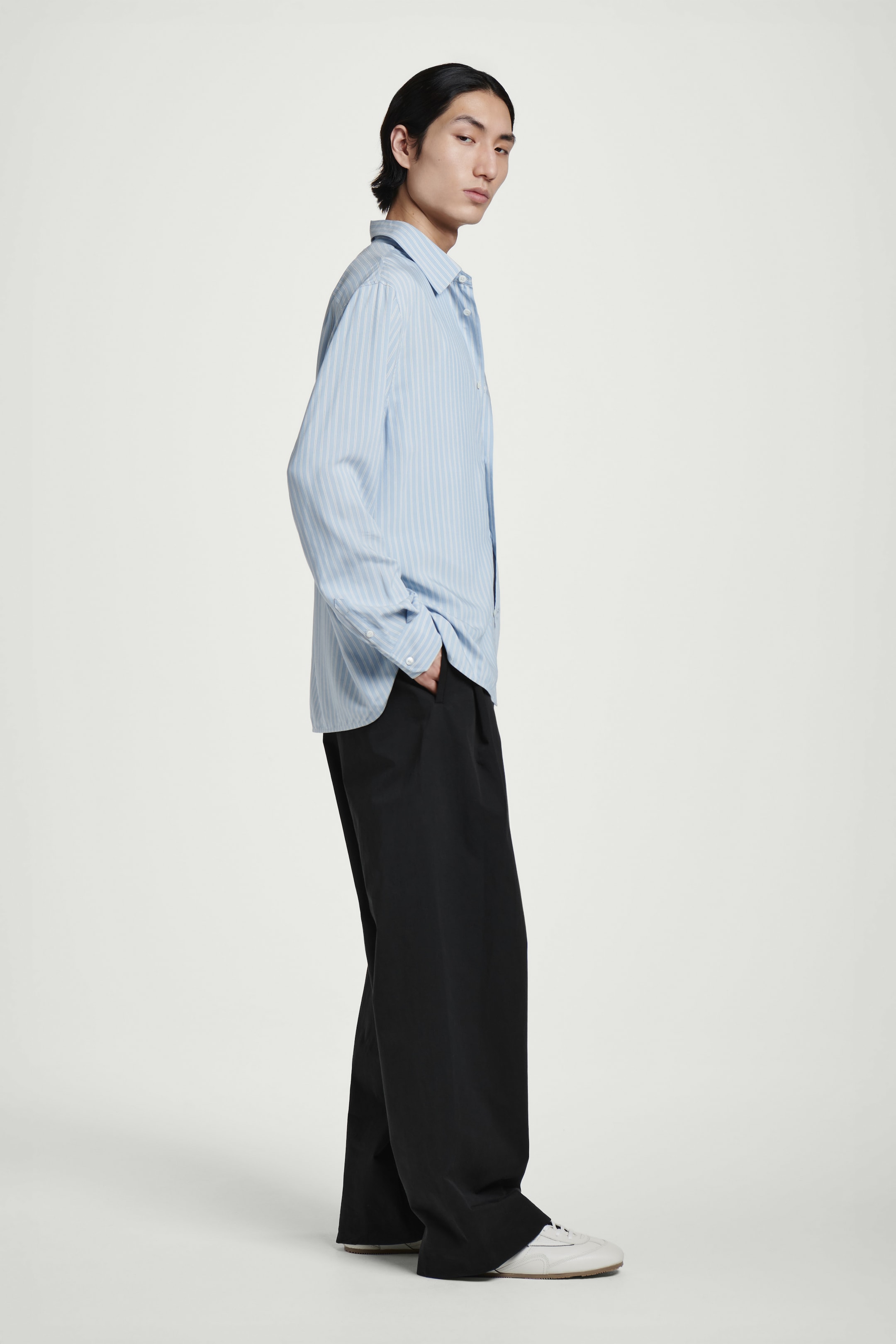 Visualizza immagine più grande: SNEAKERS MINIMAL IN PELLE - GESSO - UOMO | H&M IT 3