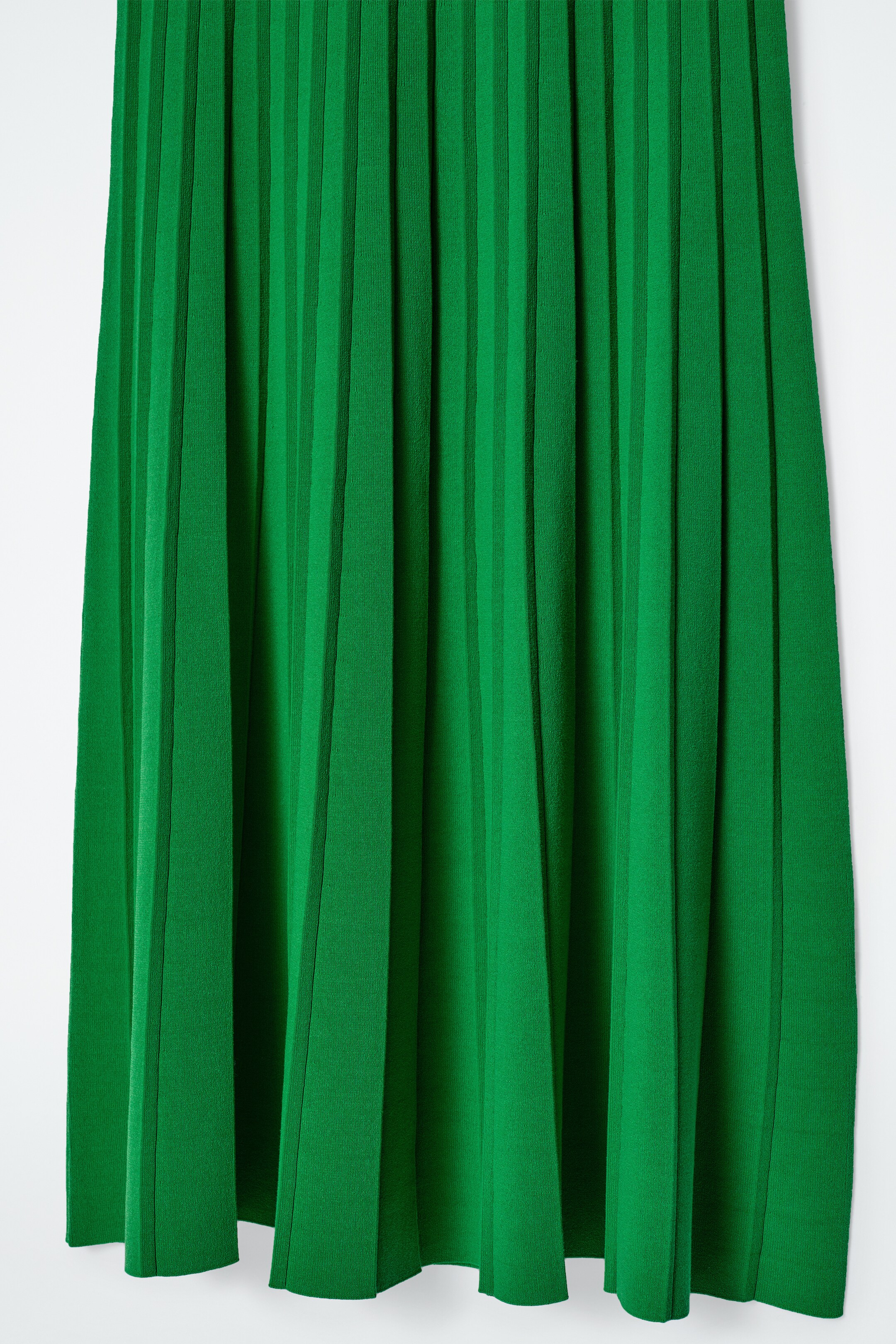 Ingrandisci l'immagine: KNITTED PLEATED MAXI DRESS - GREEN - DONNA | H&M CH 6