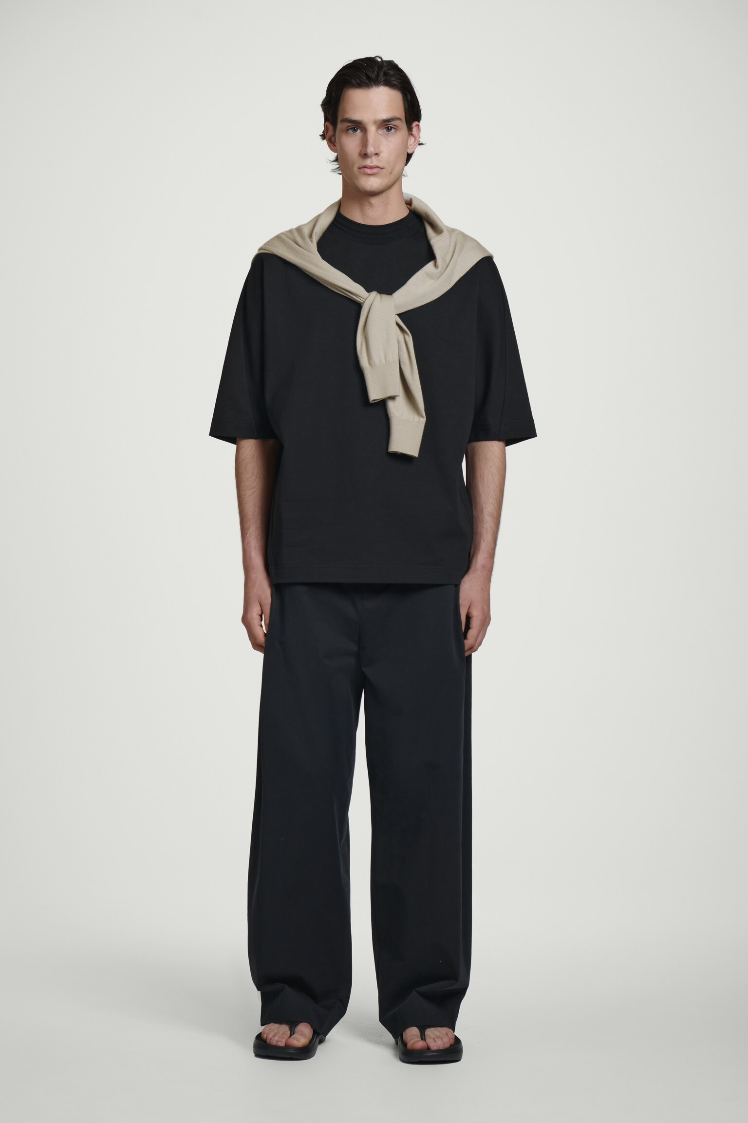 OVERSIZED HEAVYWEIGHT MOCK-NECK T-SHIRT - BLACK/WHITE - 8