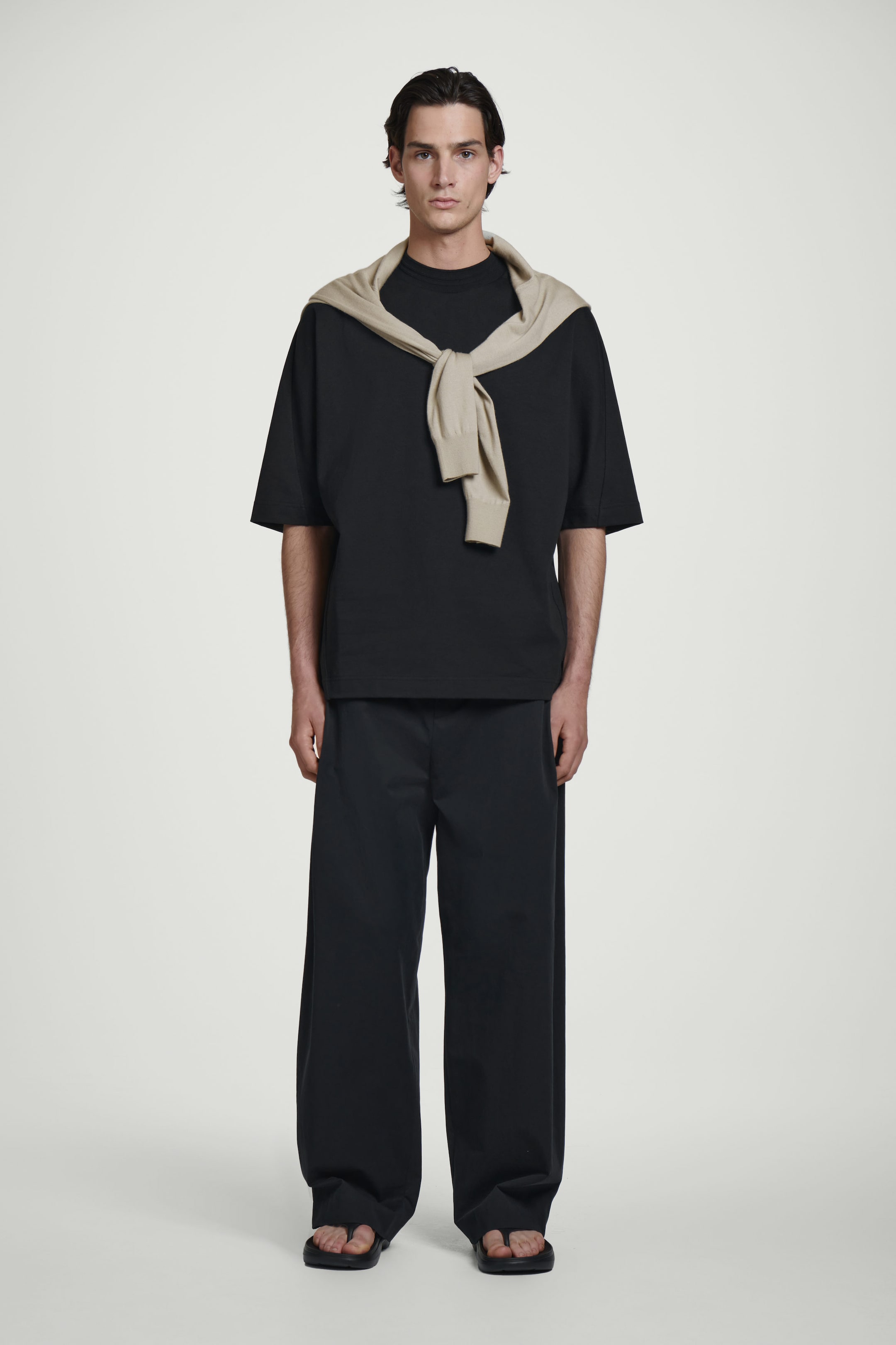 OVERSIZED HEAVYWEIGHT MOCK-NECK T-SHIRT