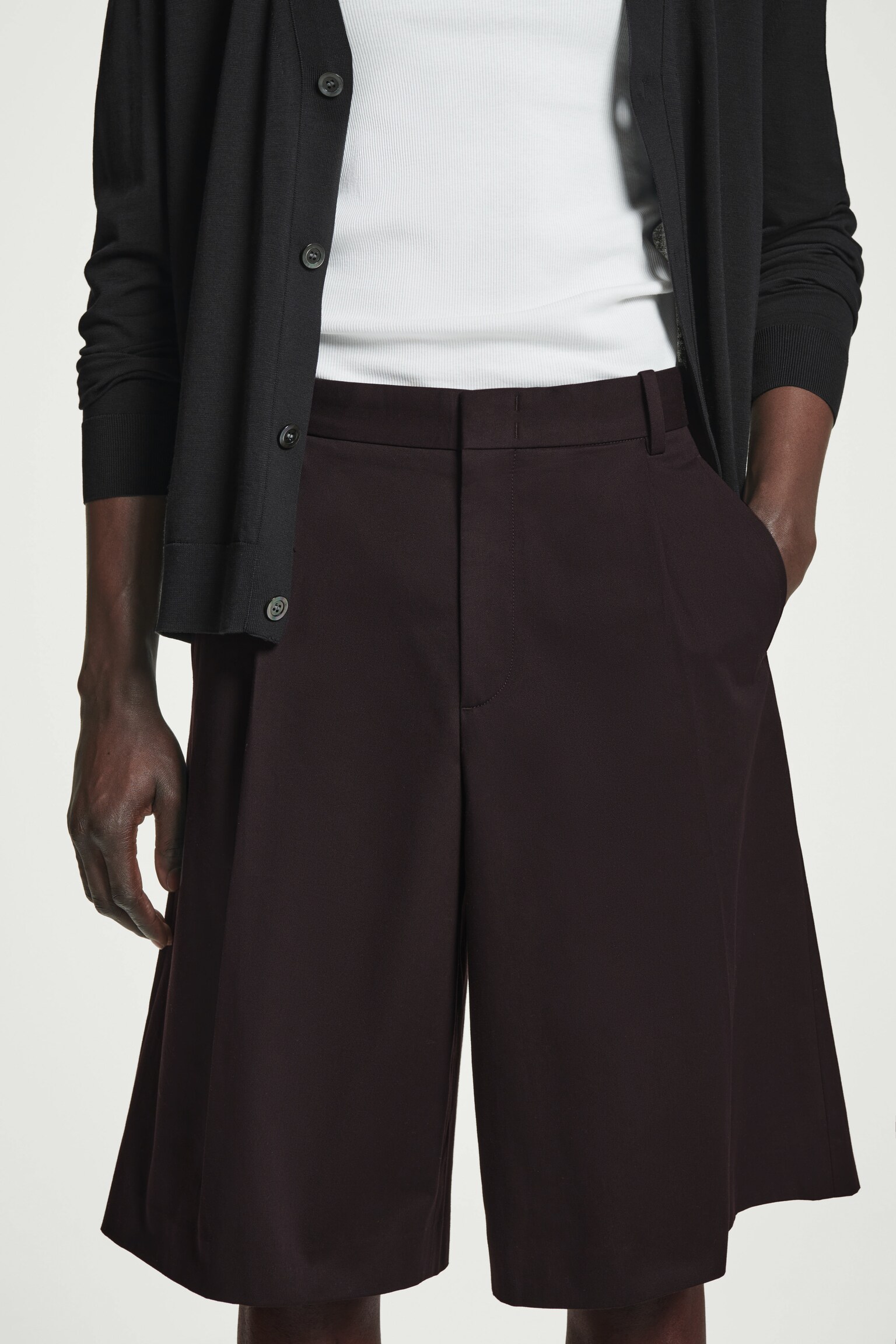 TAILORED WIDE-LEG SHORTS - DARK BROWN - 3