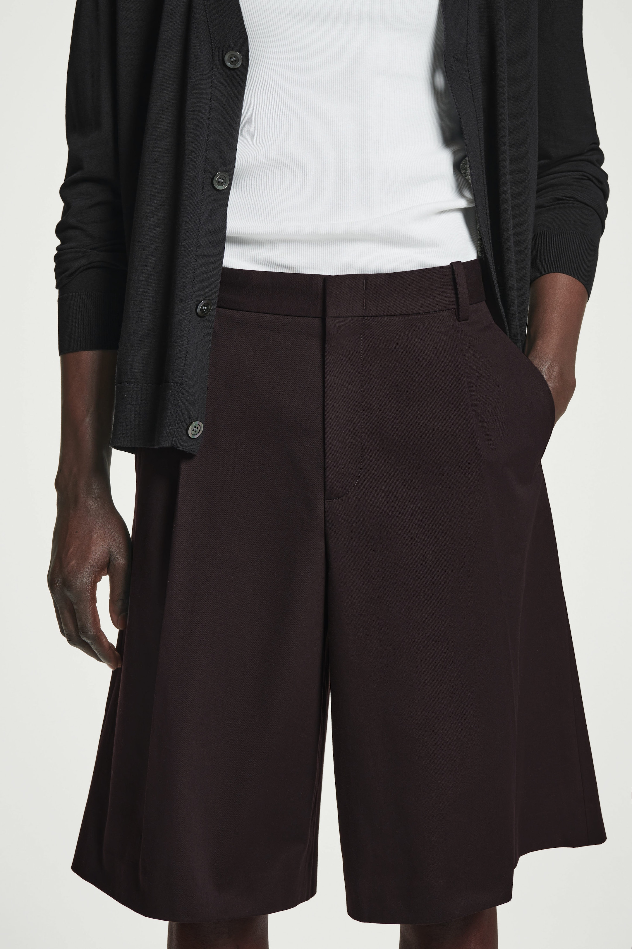 ELEGANTE SHORTS MIT WEITEM BEIN