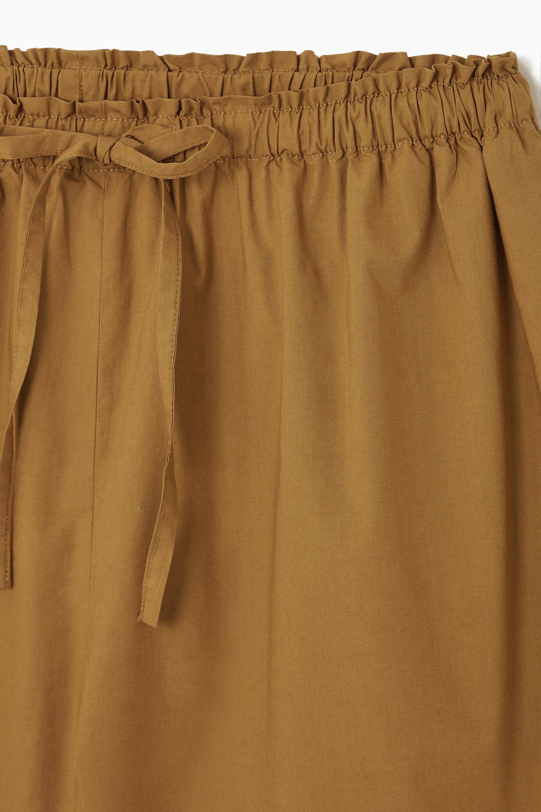 Agrandir l'image: SHORT FRONCÉ TAILLE AJUSTABLE - BRUN - FEMME | H&M CH 3