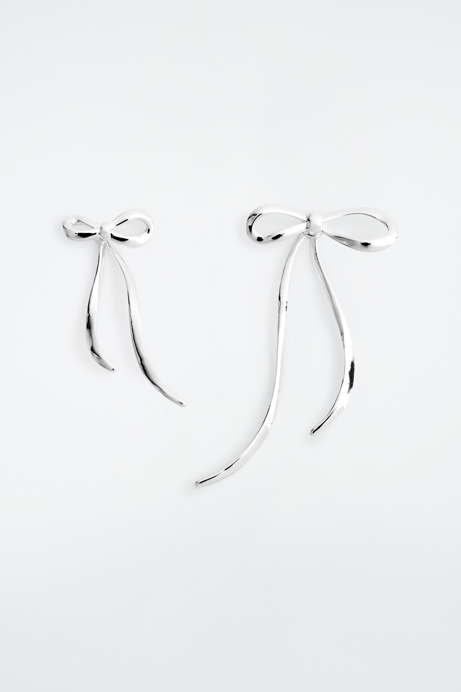 MISMATCHED BOW EARRINGS - SILVER/LIGHT PINK