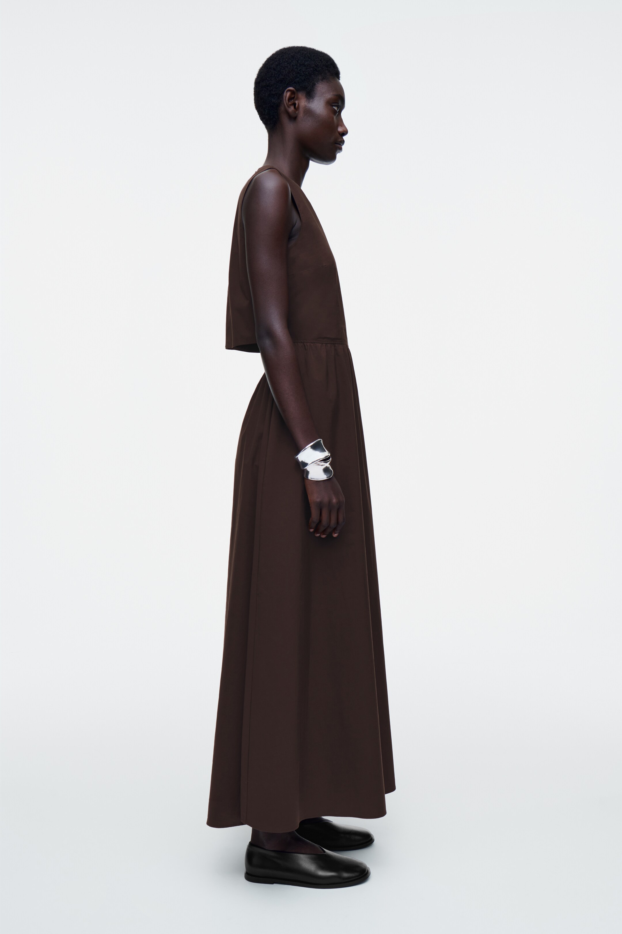 Vezi imaginea mai mare: ROCHIE MAXI DIN BUMBAC CU SPATELE DECUPAT - MARRON ÎNCHIS - FEMEI | H&M RO 2