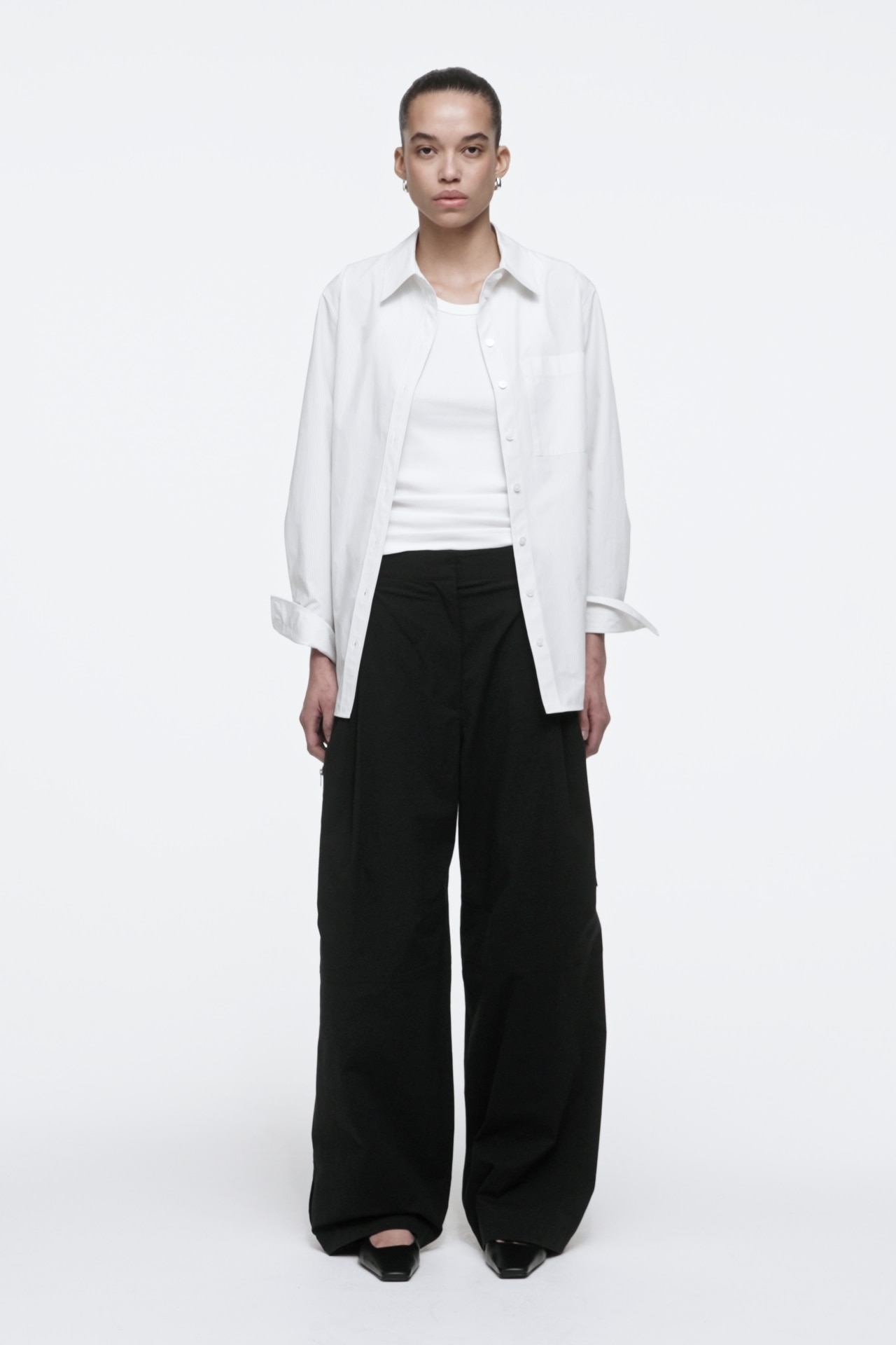 COS コス WIDE-LEG CARGO TROUSERS UTILITY BARREL-LEG CARGO TROUSERS - BLACK | COS