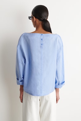 BOAT-NECK LINEN BLOUSE — LIGHT BLUE 5