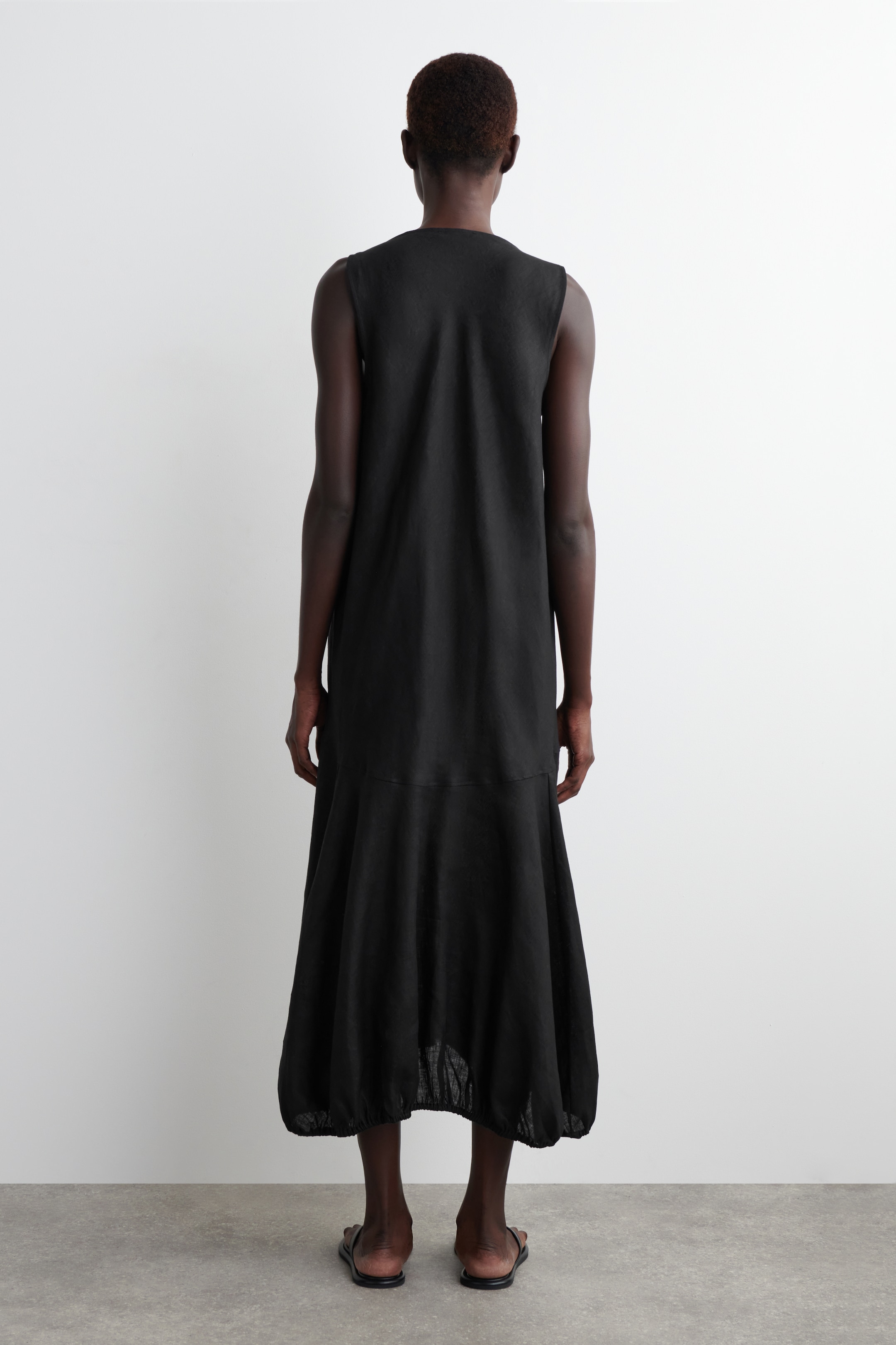 View larger image: ELASTICATED-HEM LINEN MAXI DRESS - BLACK - Ladies | H&M GB 4