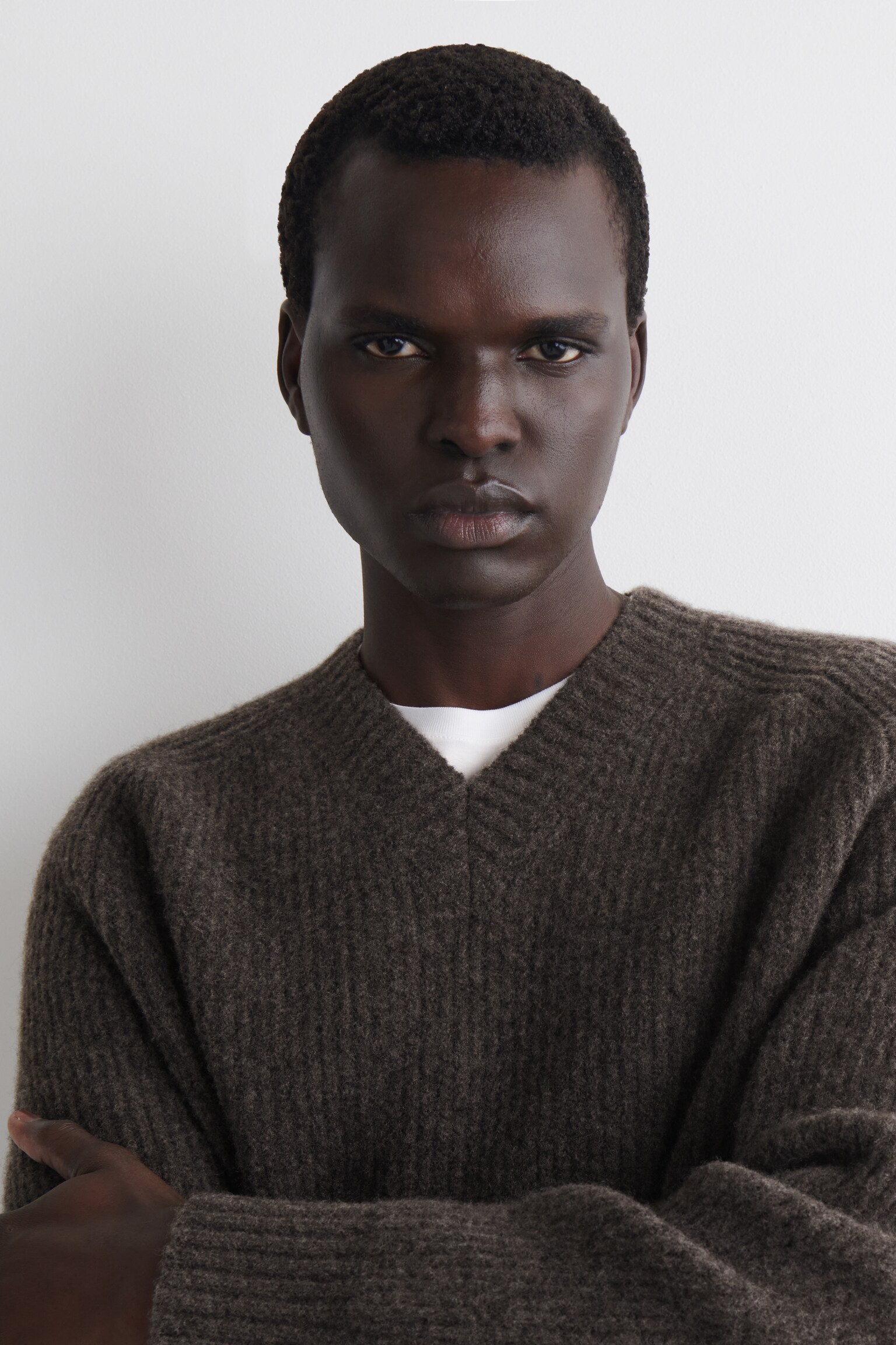 Camisola ampla em lã de iaque com decote em V - Castanho mesclado - 7