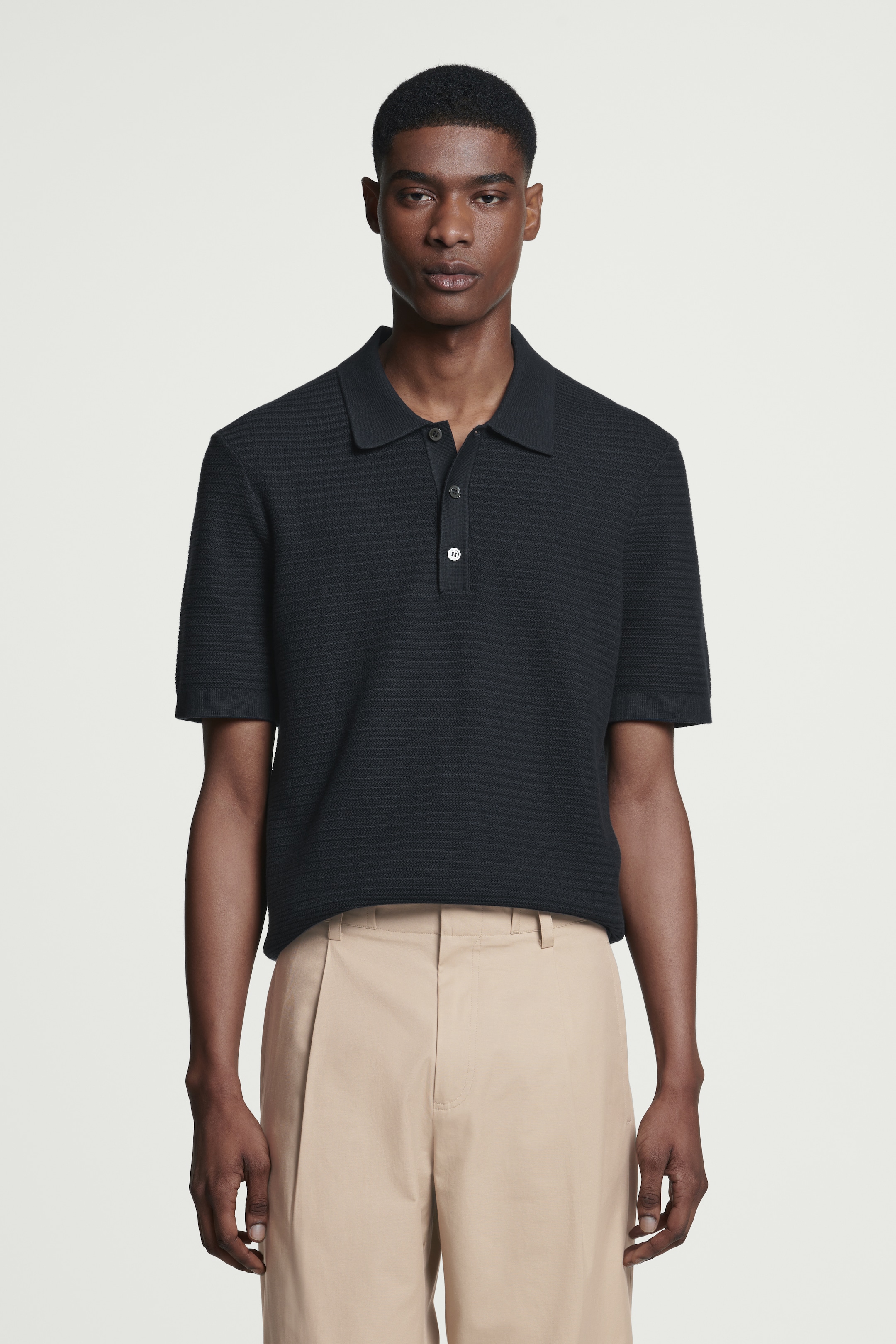 Grösseres Bild ansehen: STRUKTURIERTES STRICK-POLOSHIRT AUS BAUMWOLLE - NAVYBLAU - HERREN | H&M CH 1