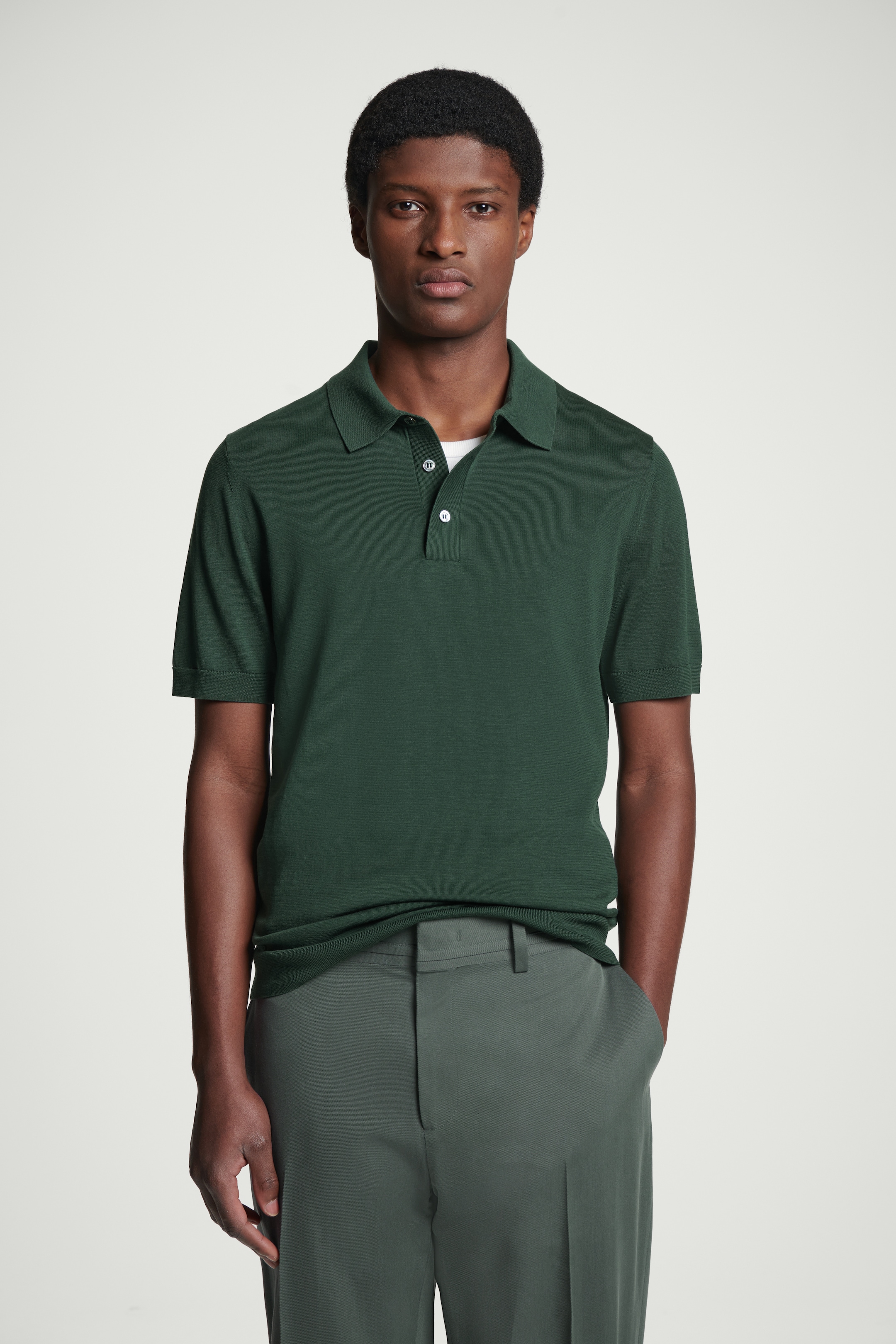 Visualizza immagine più grande: POLO SLIM IN MAGLIA DI SETA - VERDE SCURO - UOMO | H&M IT 1